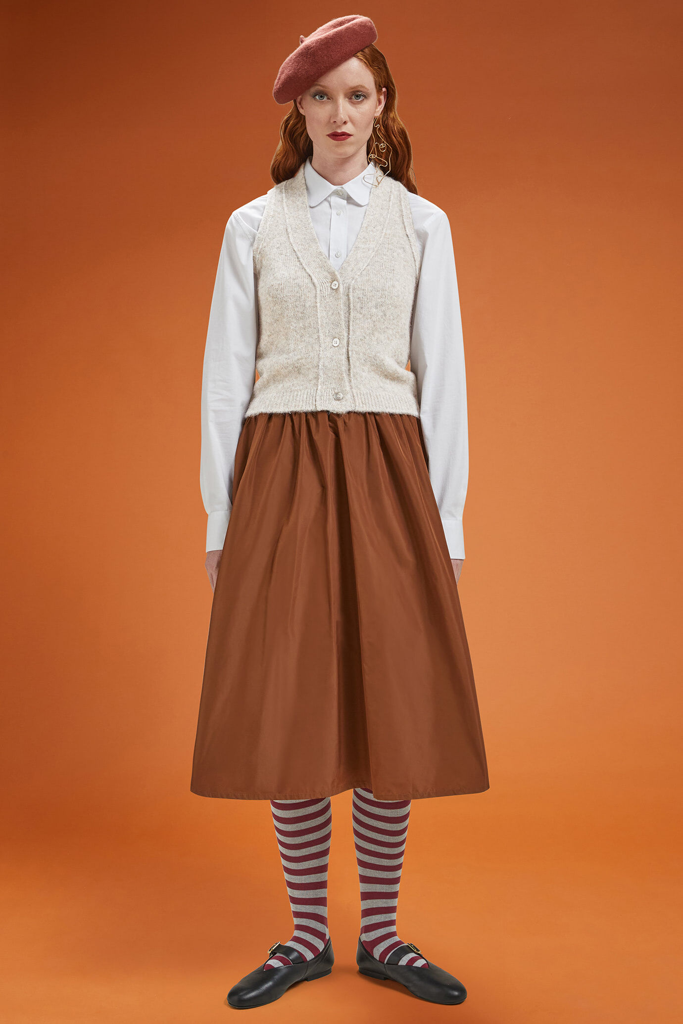 Women's V-neck knitted tank top in a regular fit image number 1