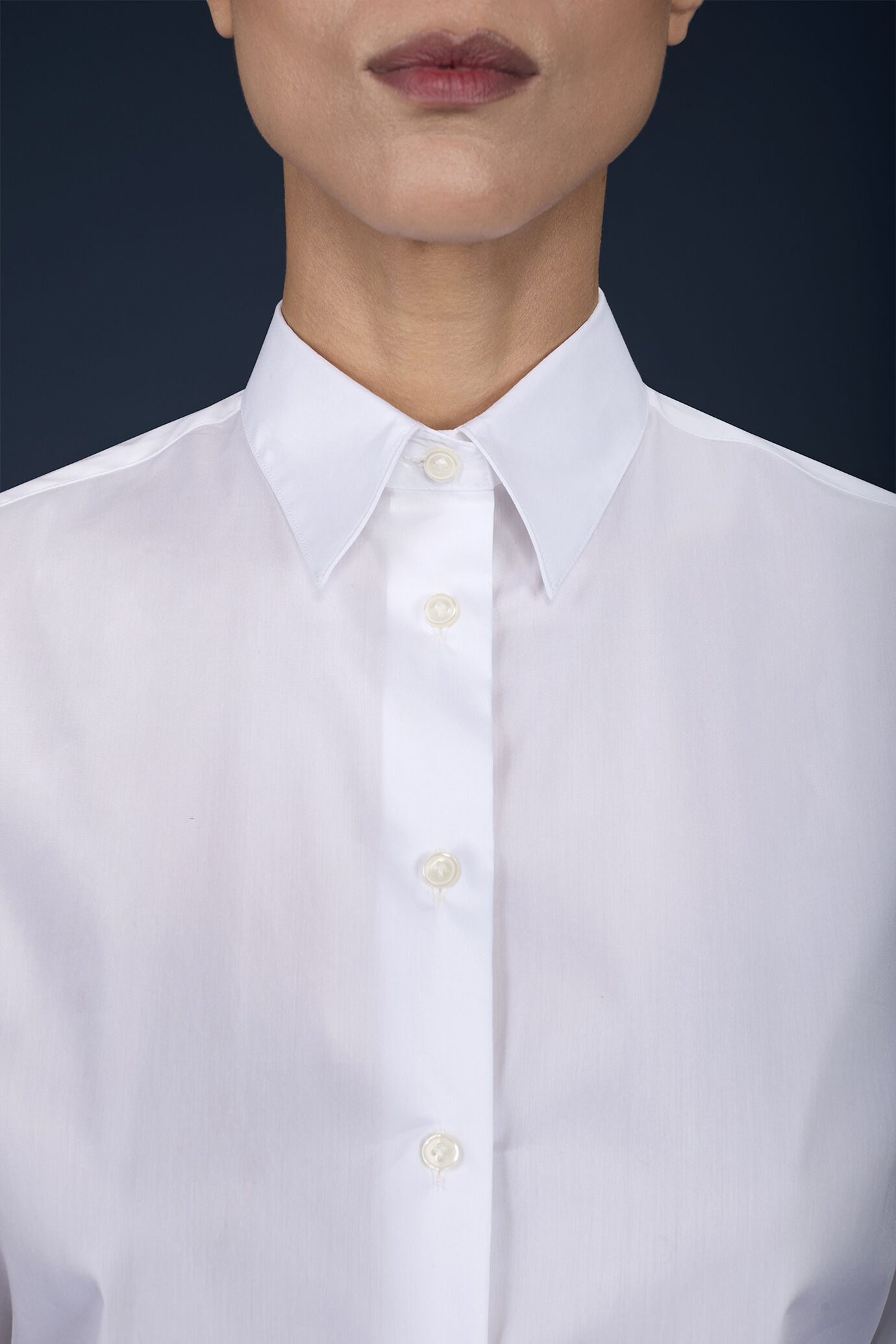 Camicia donna classica tinta unita image number 2