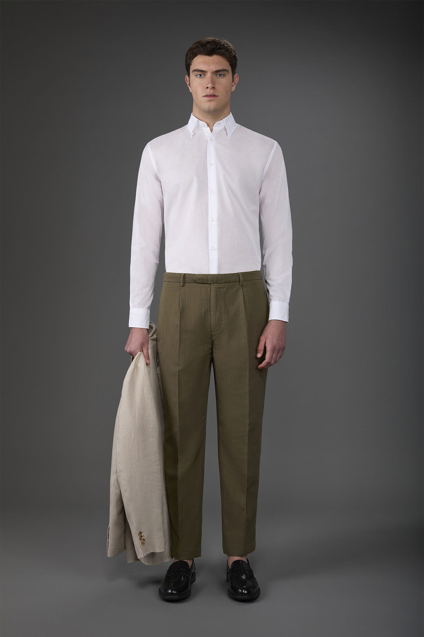 Men's casual shirt with a concealed button down collar in washed muslin fabric 100% cotton image number 2