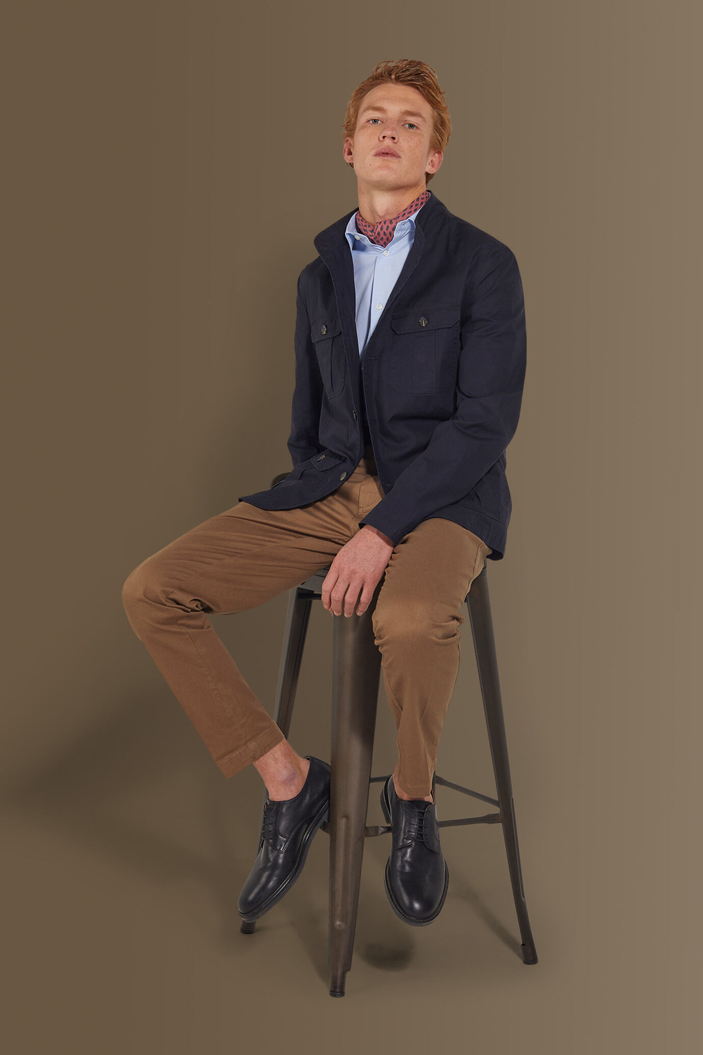 Trousers with back patch pocket in contrast colour image number 0