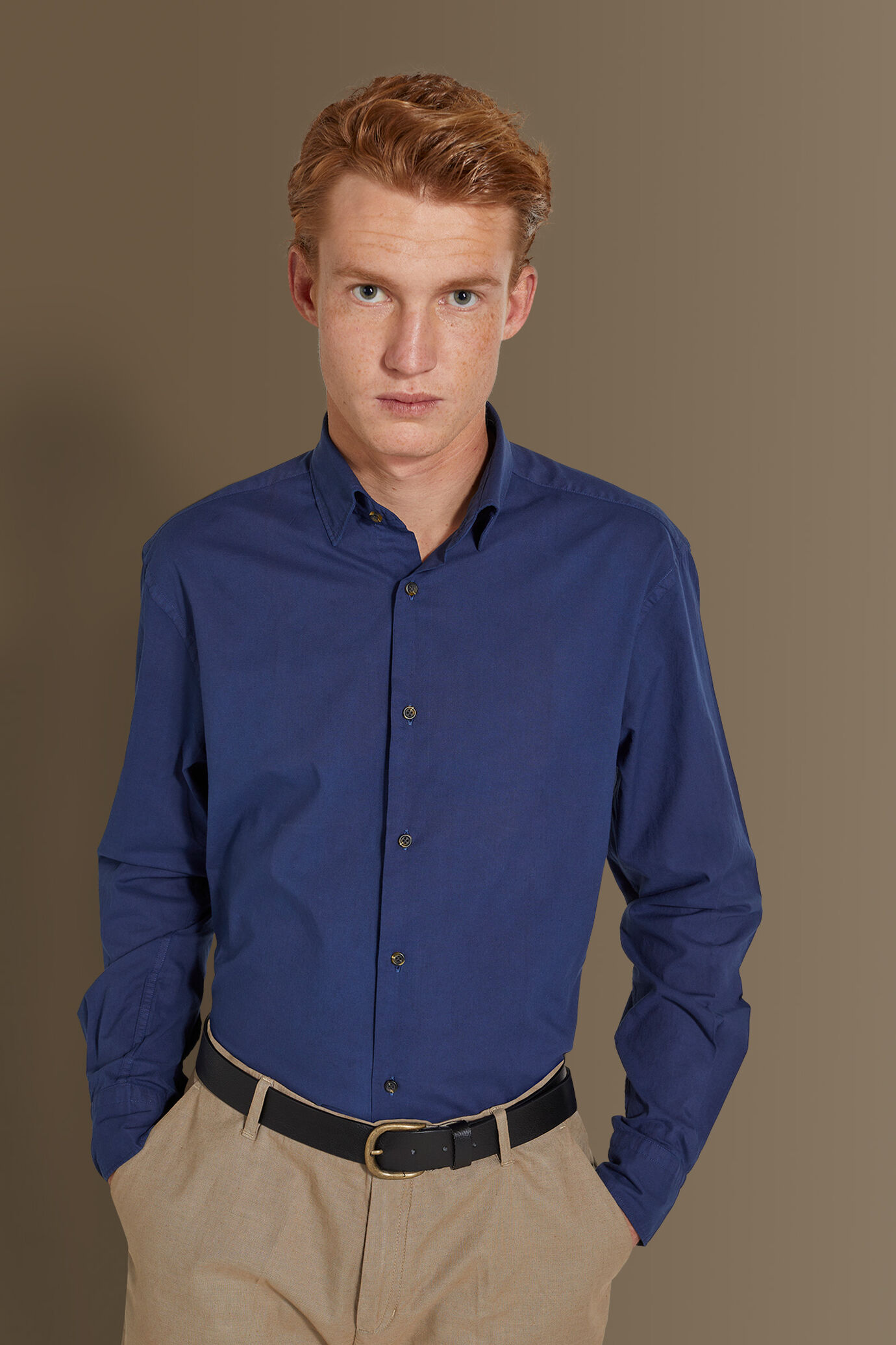 Camicia casual uomo collo francese in mussola di cotone image number 2
