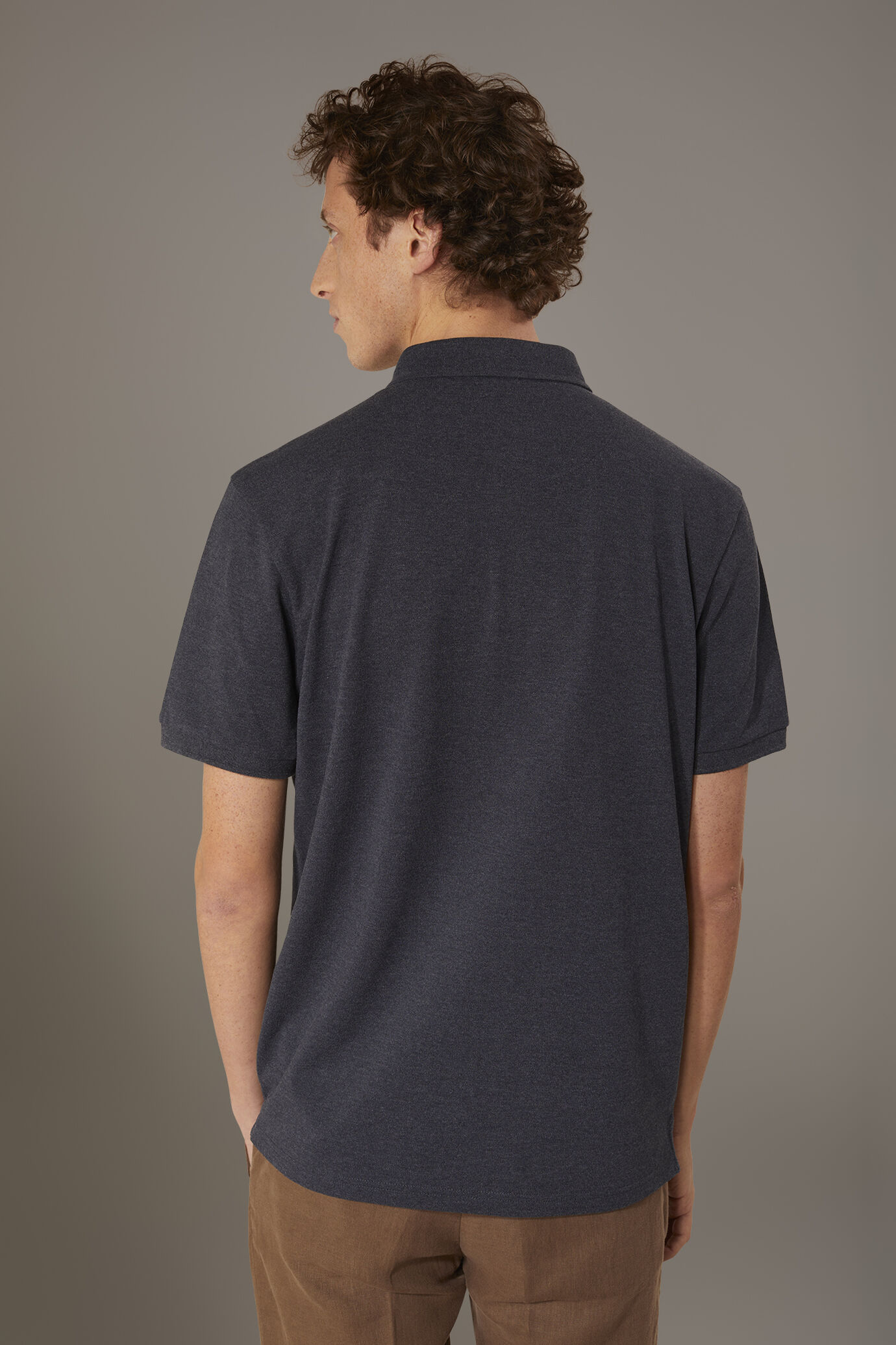 Kurzärmeliges Poloshirt aus melierter Baumwollmischung image number 2