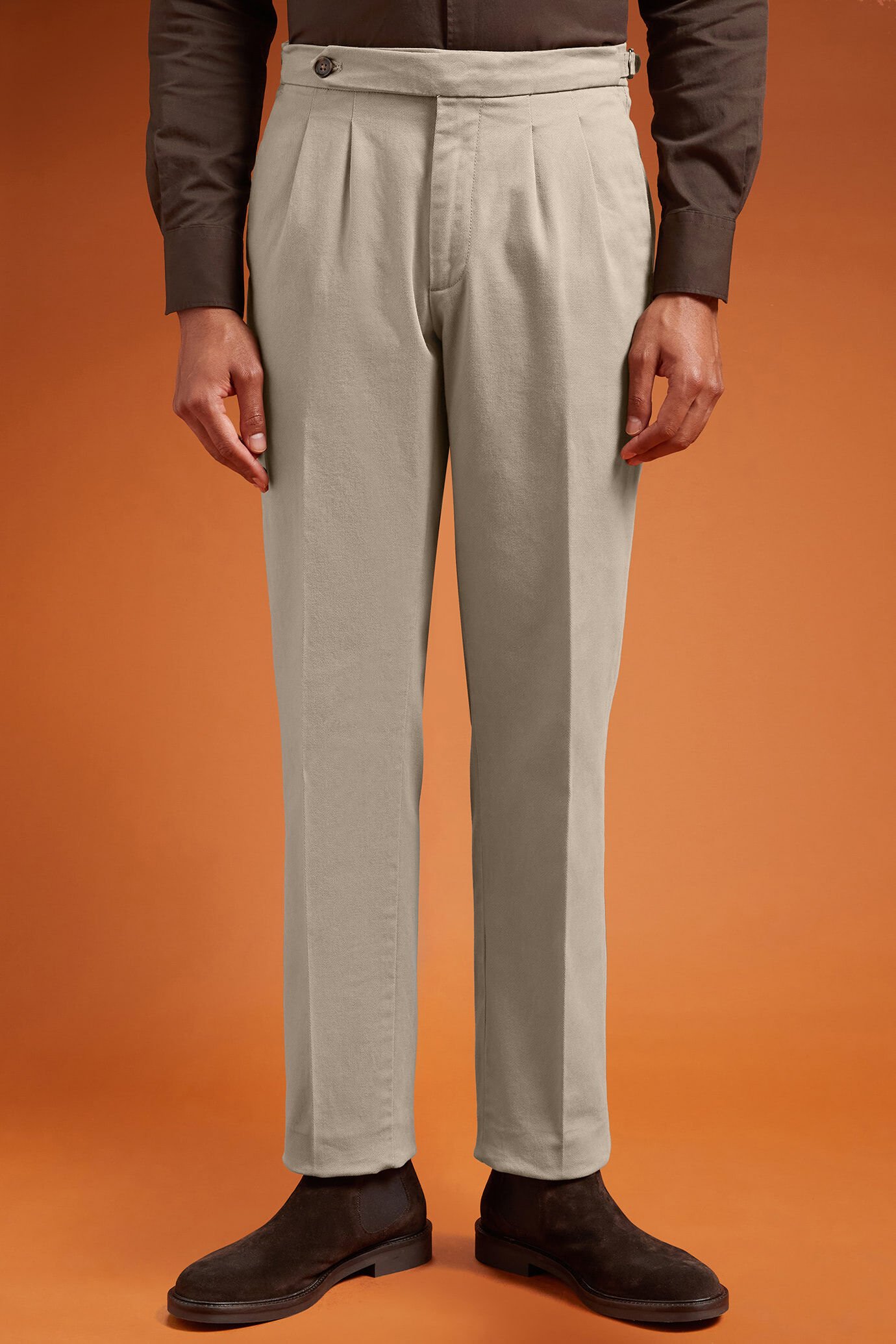 Pantalon pour homme à double pince en toile diagonale, coupe classique image number 1