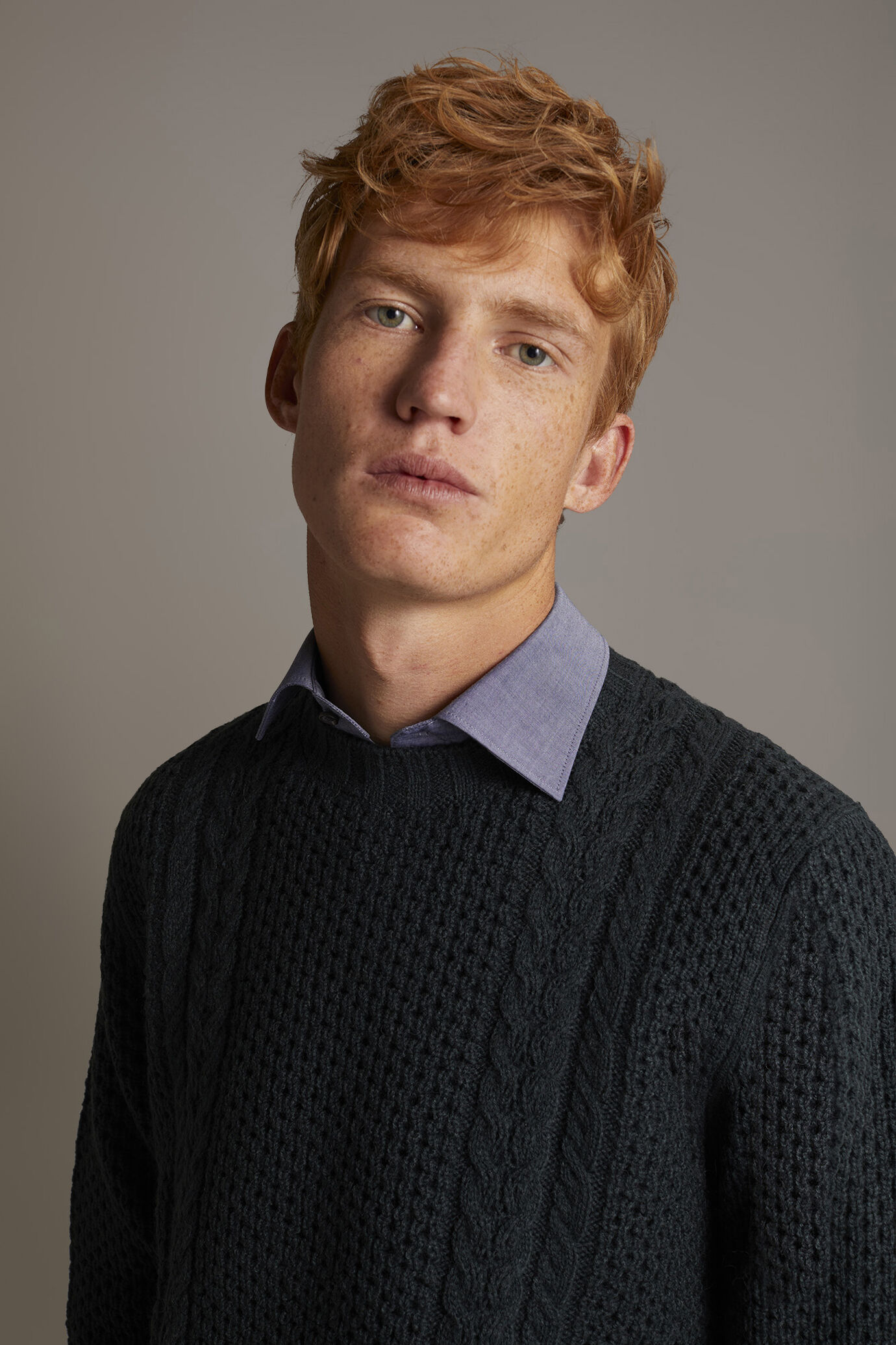 Wool blend round neck sweater with honeycomb heavy knitting image number 2