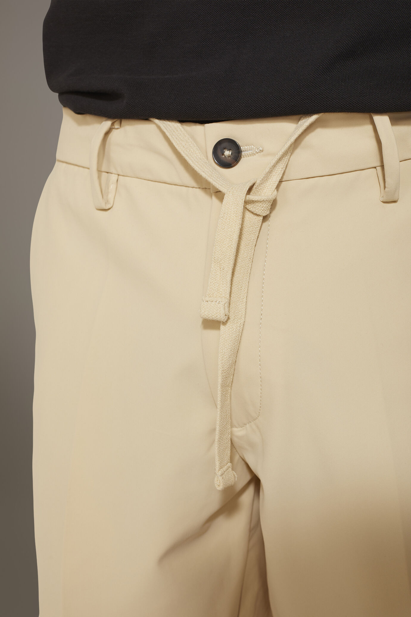 Classic Bermuda shorts in jersey image number 2