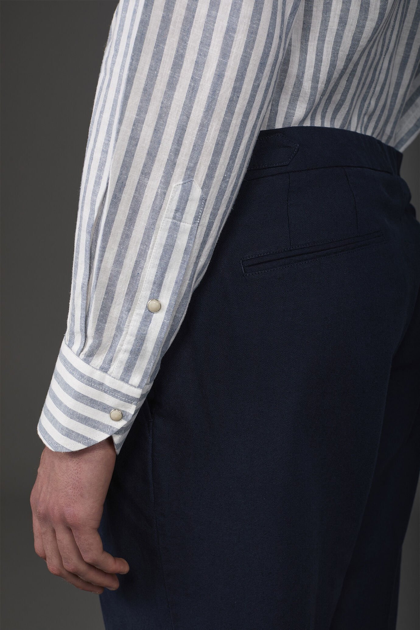 Herren-Freizeithemd mit französischem Kragen aus gewaschenem Leinen- und Baumwollstoff mit Streifenmuster image number 3