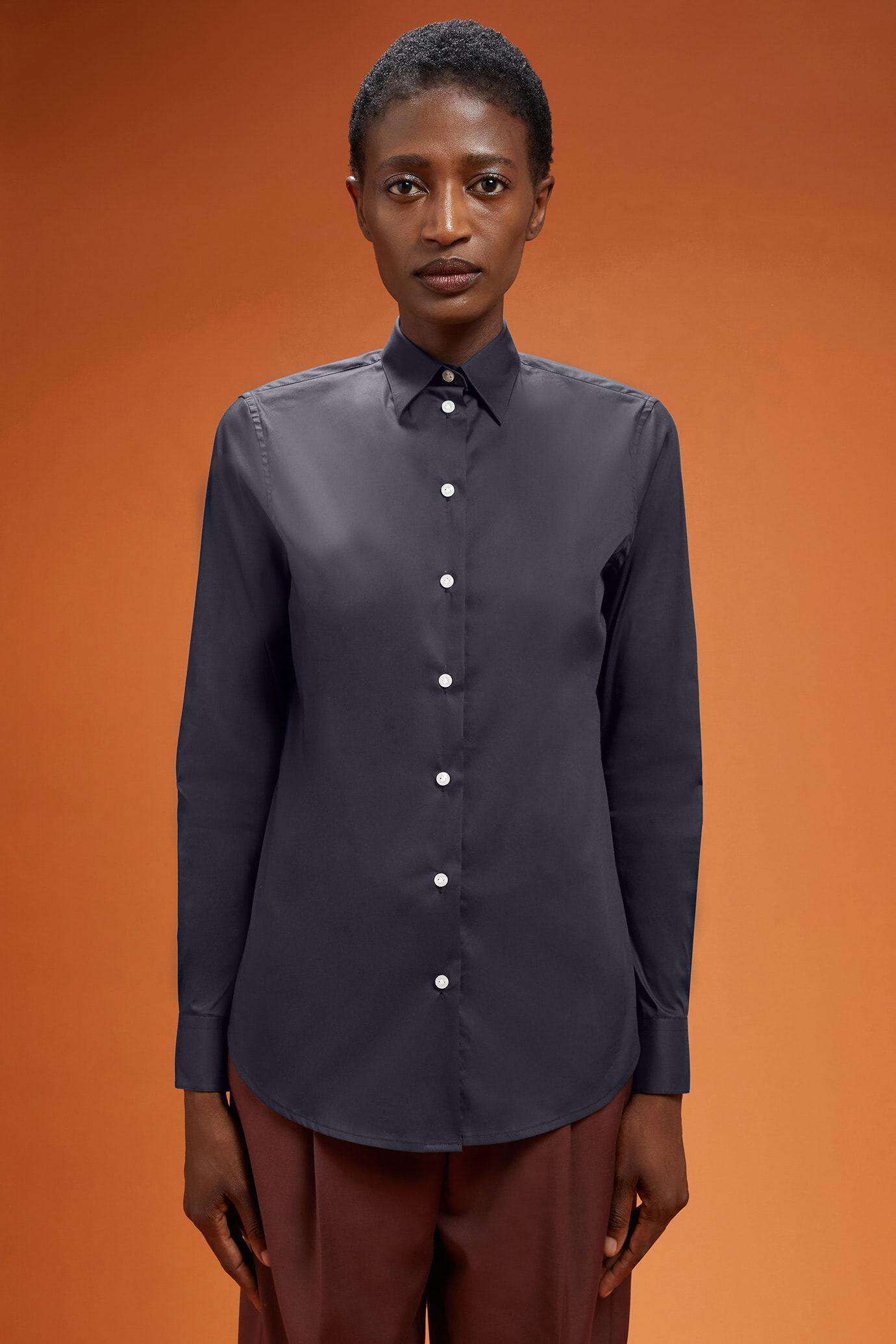 Chemise classique pour femme de couleur unie, coupe classique image number 0