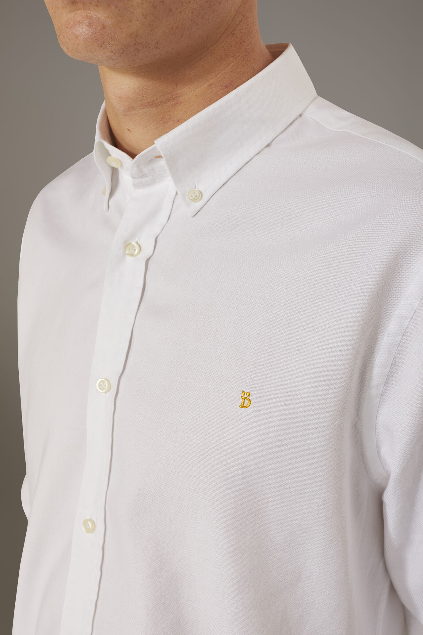 Gewaschenes Button-Down-Hemd aus ultraleichtem Oxford-Stoff in Komfort-Passform image number 1