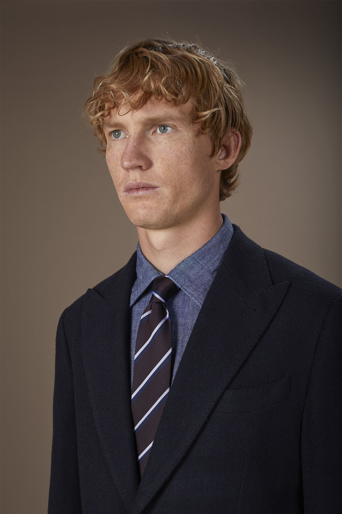 Men's single-breasted jacket in wool blend with herringbone pattern regular fit image number 2