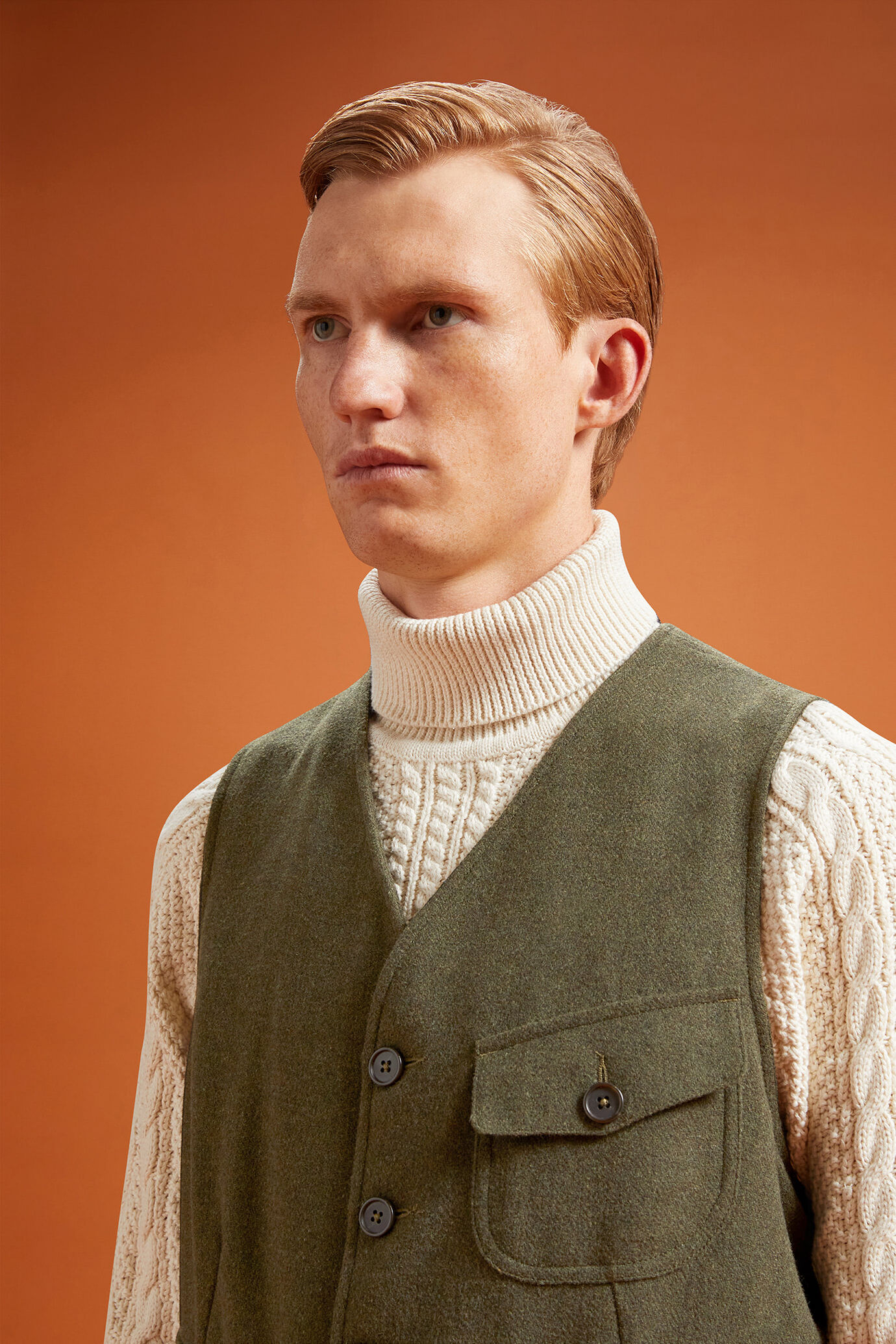 Men's regular fit single-breasted waistcoat with a V-neckline in a wool blend image number 3