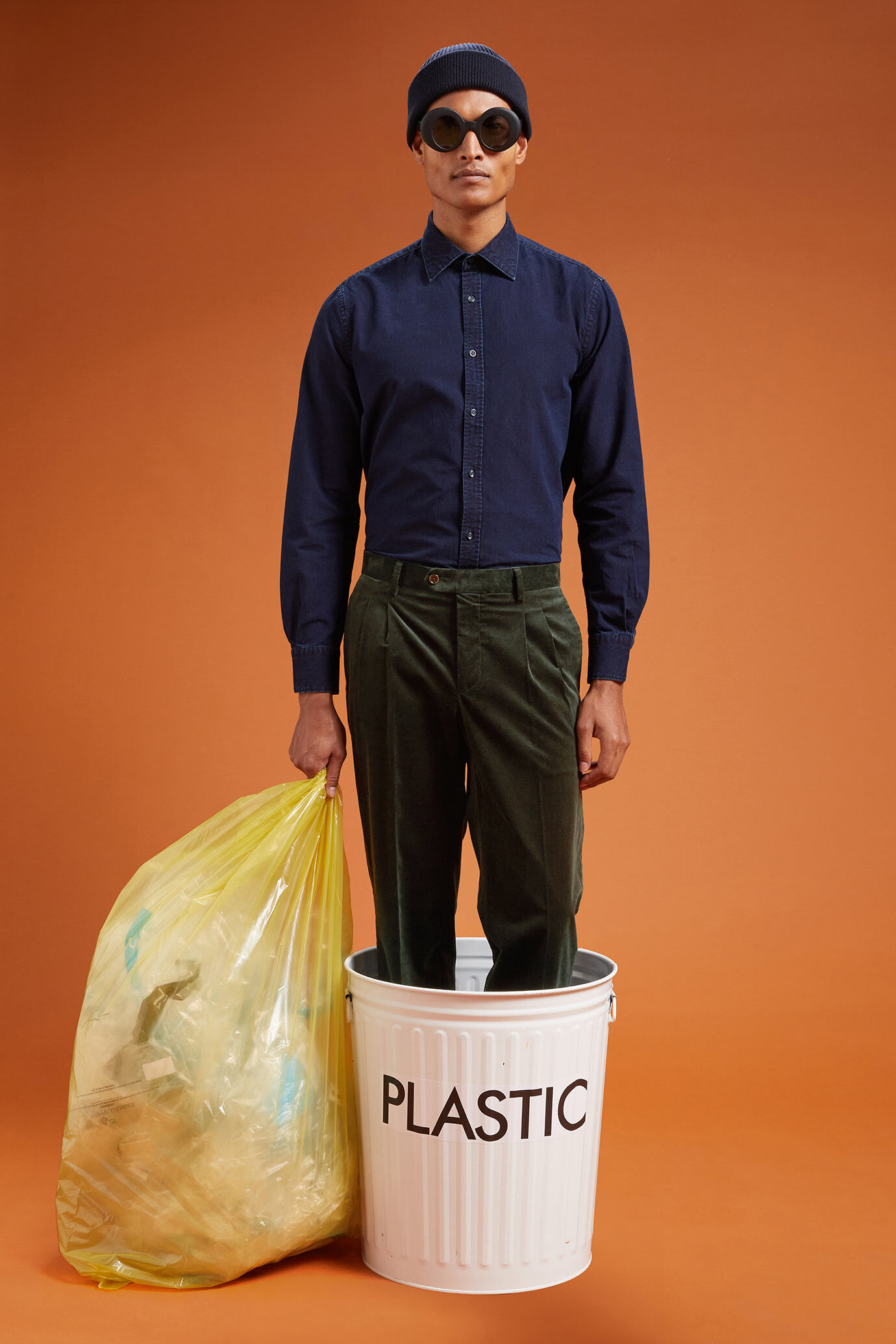 Pantalone classico uomo con doppia pince in velluto a coste regular fit image number 0