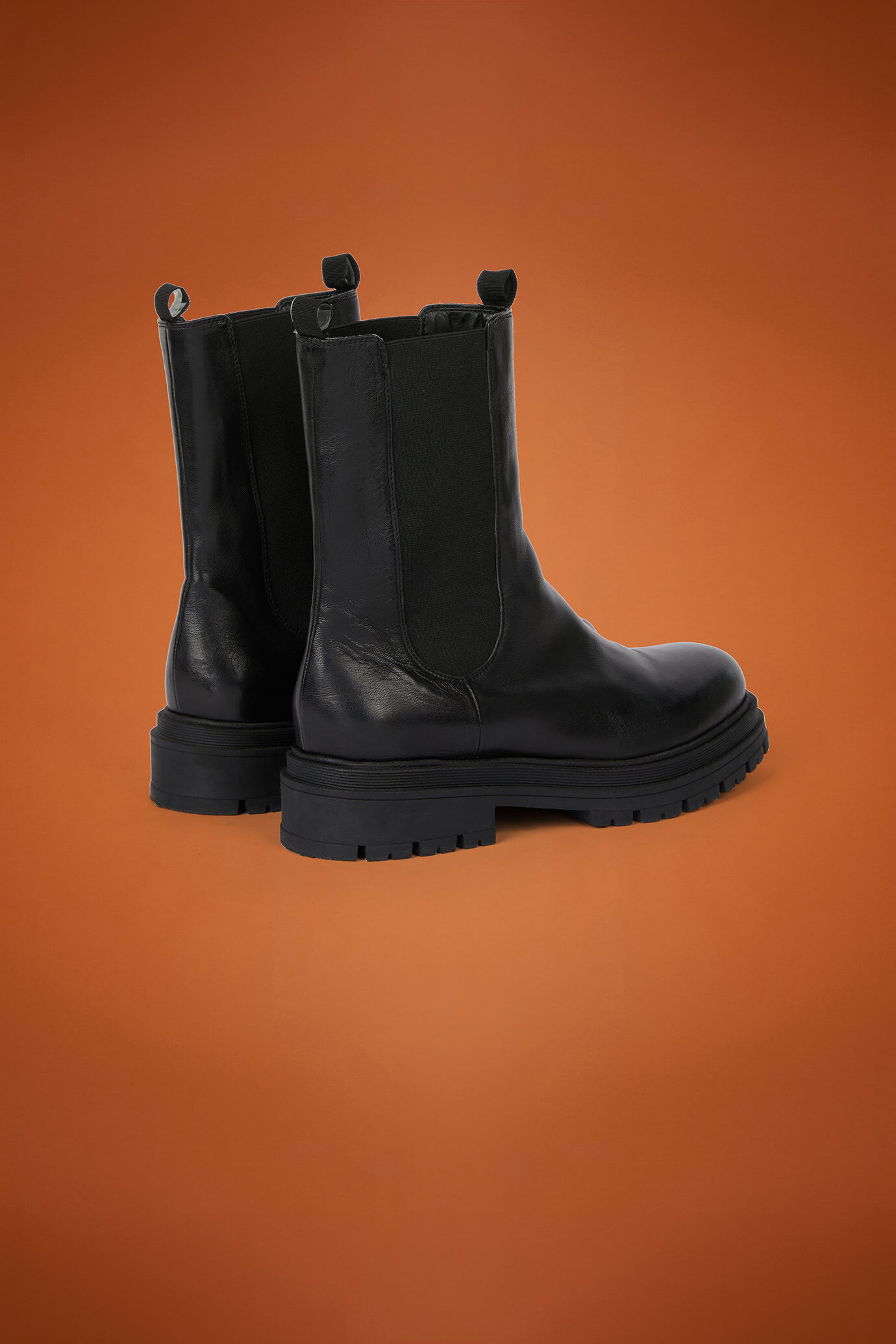 Women's Chelsea boots in 100% genuine leather with rubber soles image number 2