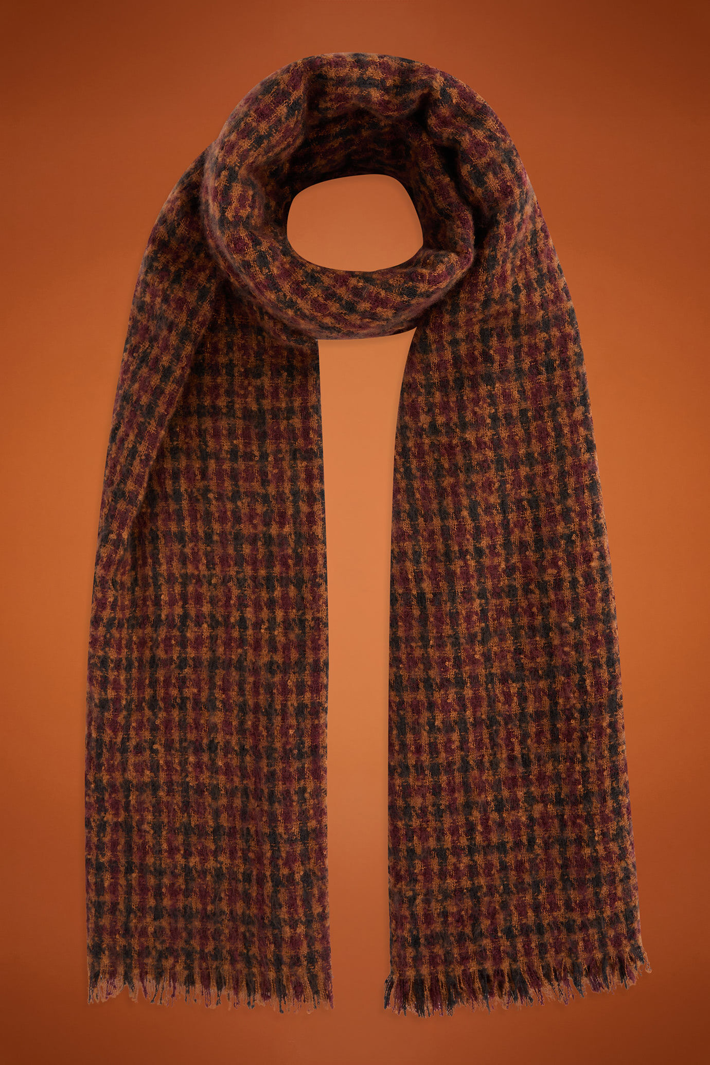 Women's houndstooth patterned scarf image number 0