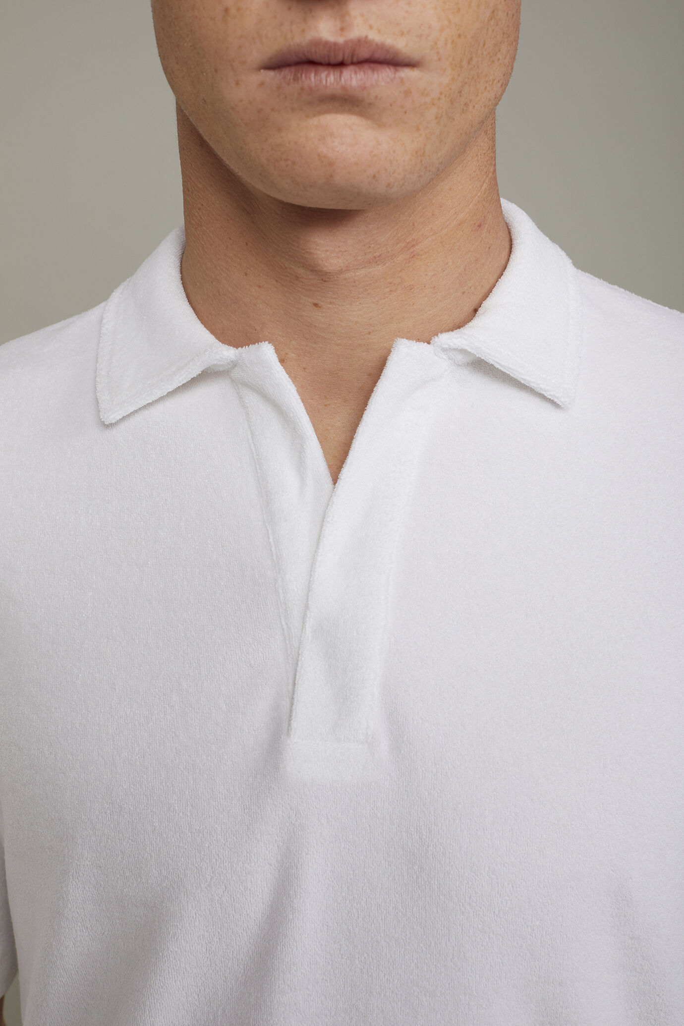 Kurzärmeliges Herren-Poloshirt mit Derby-Kragen aus Frottee in normaler Passform image number 3