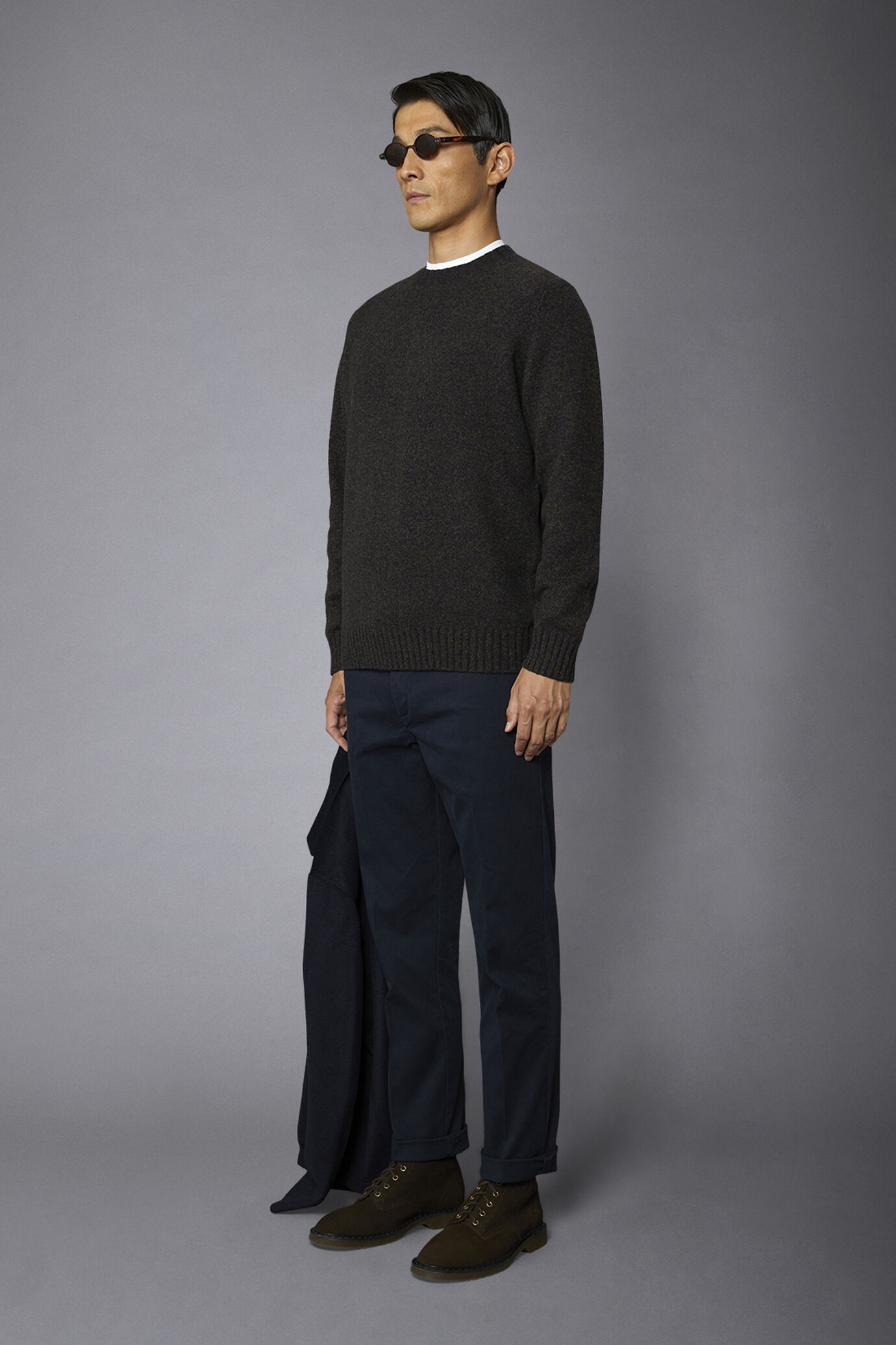 Men's roundneck sweater in lambswool blend regular fit image number 1