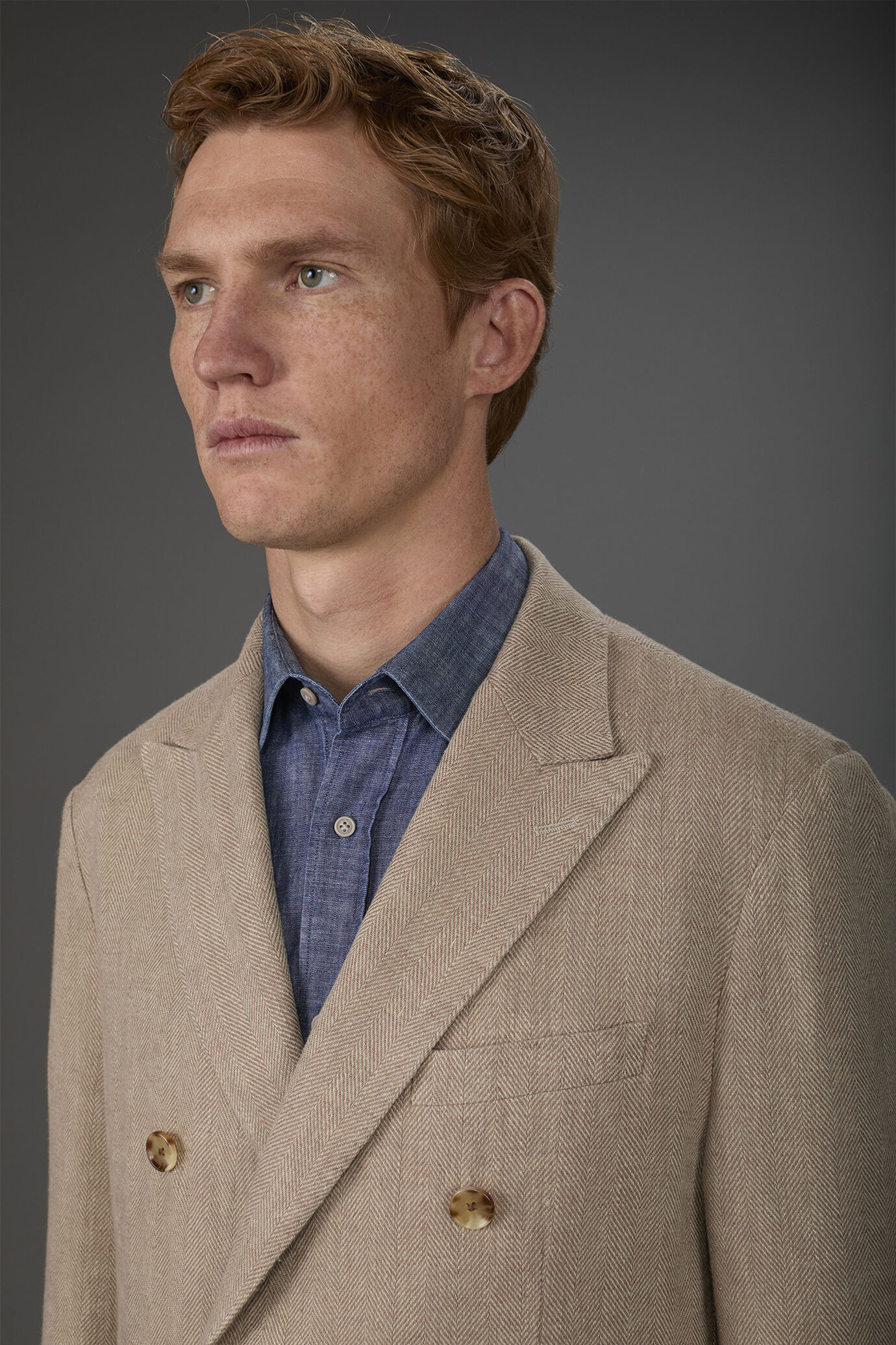 Men's unlined double-breasted jacket with peak lapels and flap pockets image number 2