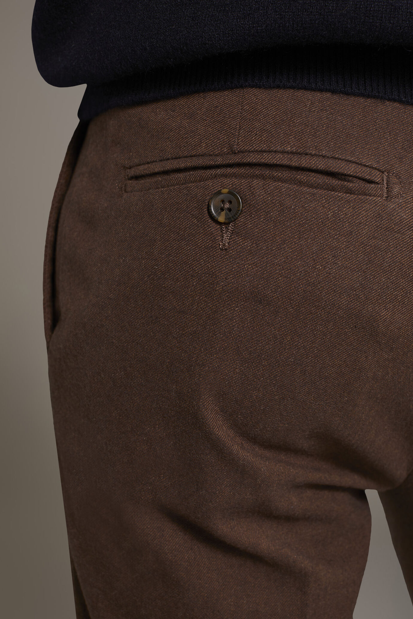 Pantalone chino regular fit tessuto tinto filo melange twill image number 4
