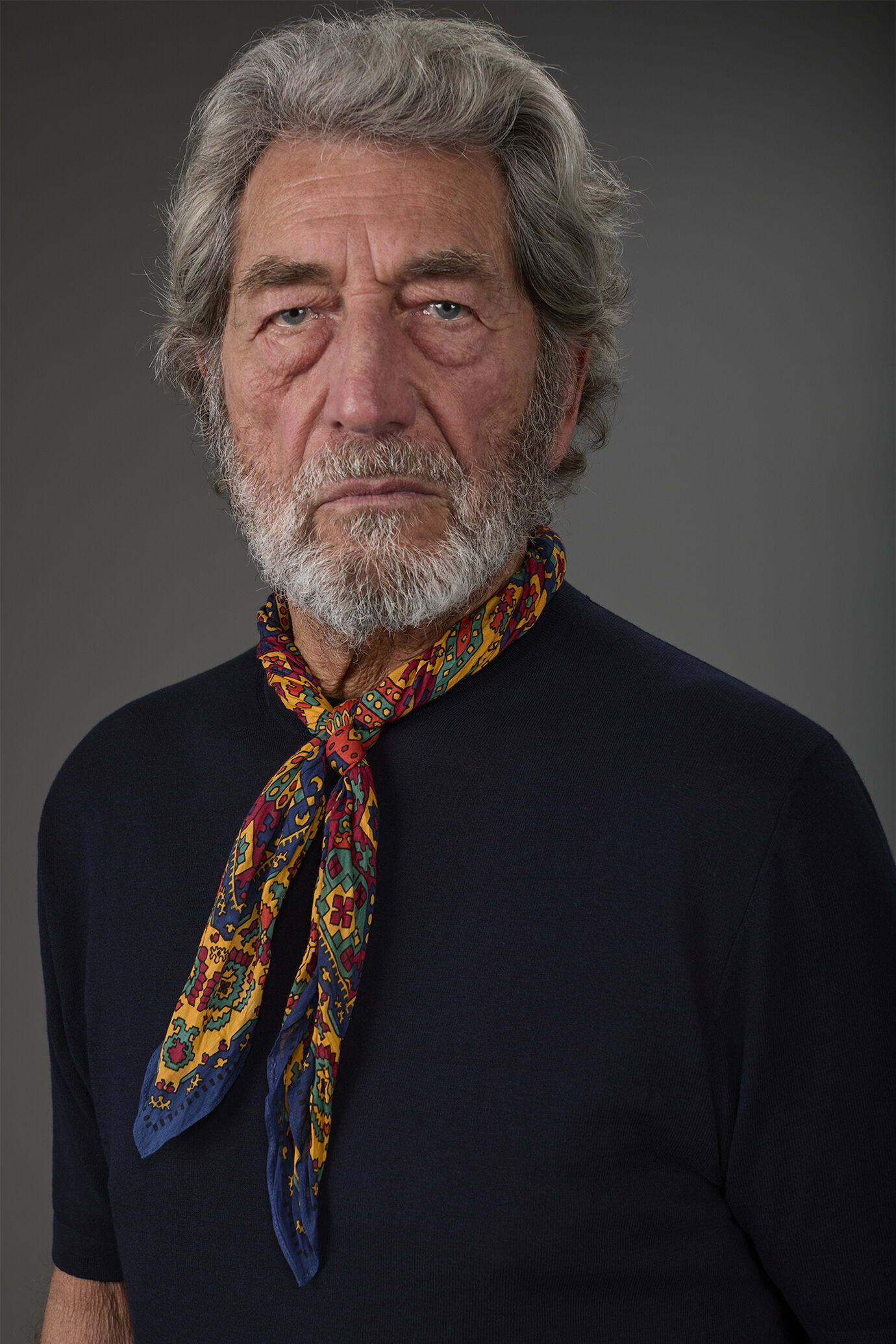 Herrenschal mit auff&auml;lligem Makromuster image number 0