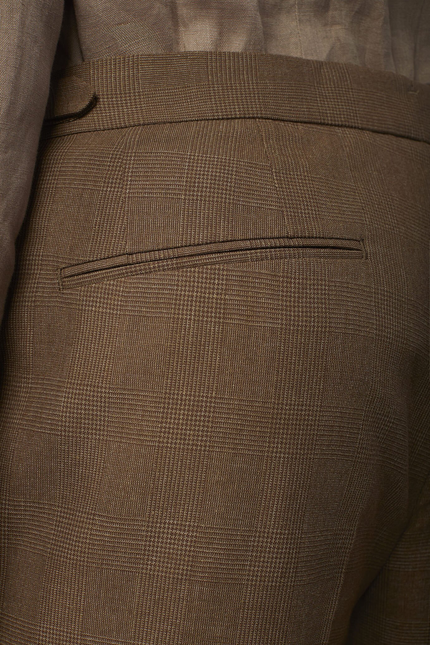 Pantaloni uomo in principe di Galles con doppia pince e fibbie laterali image number 3