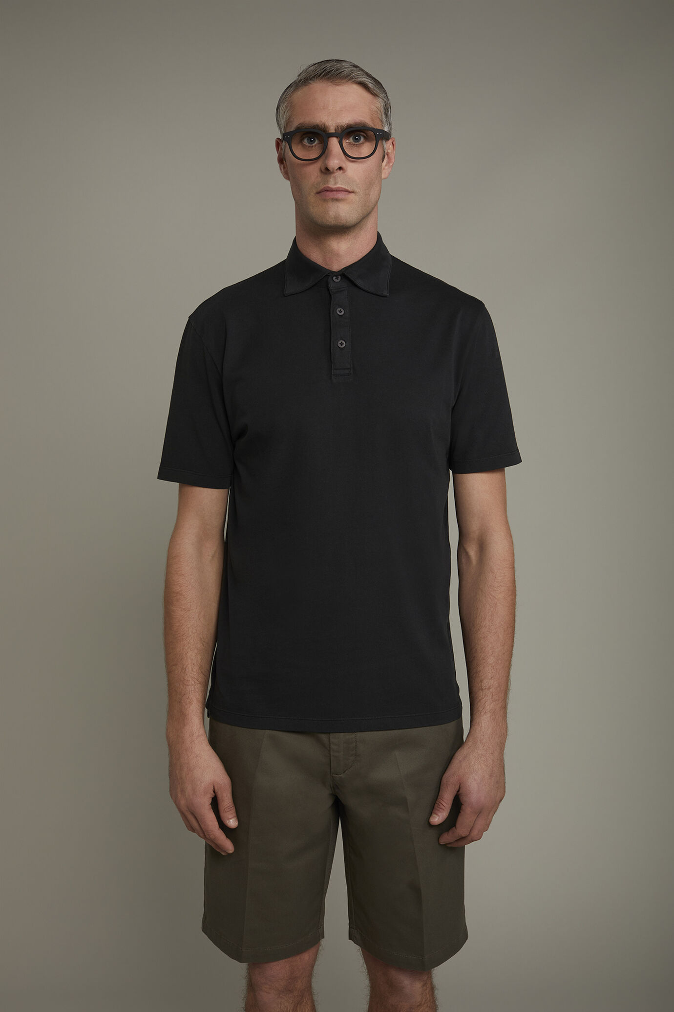 Kurz&auml;rmeliges Herren-Poloshirt aus 100 % Baumwolle in normaler Passform image number 2