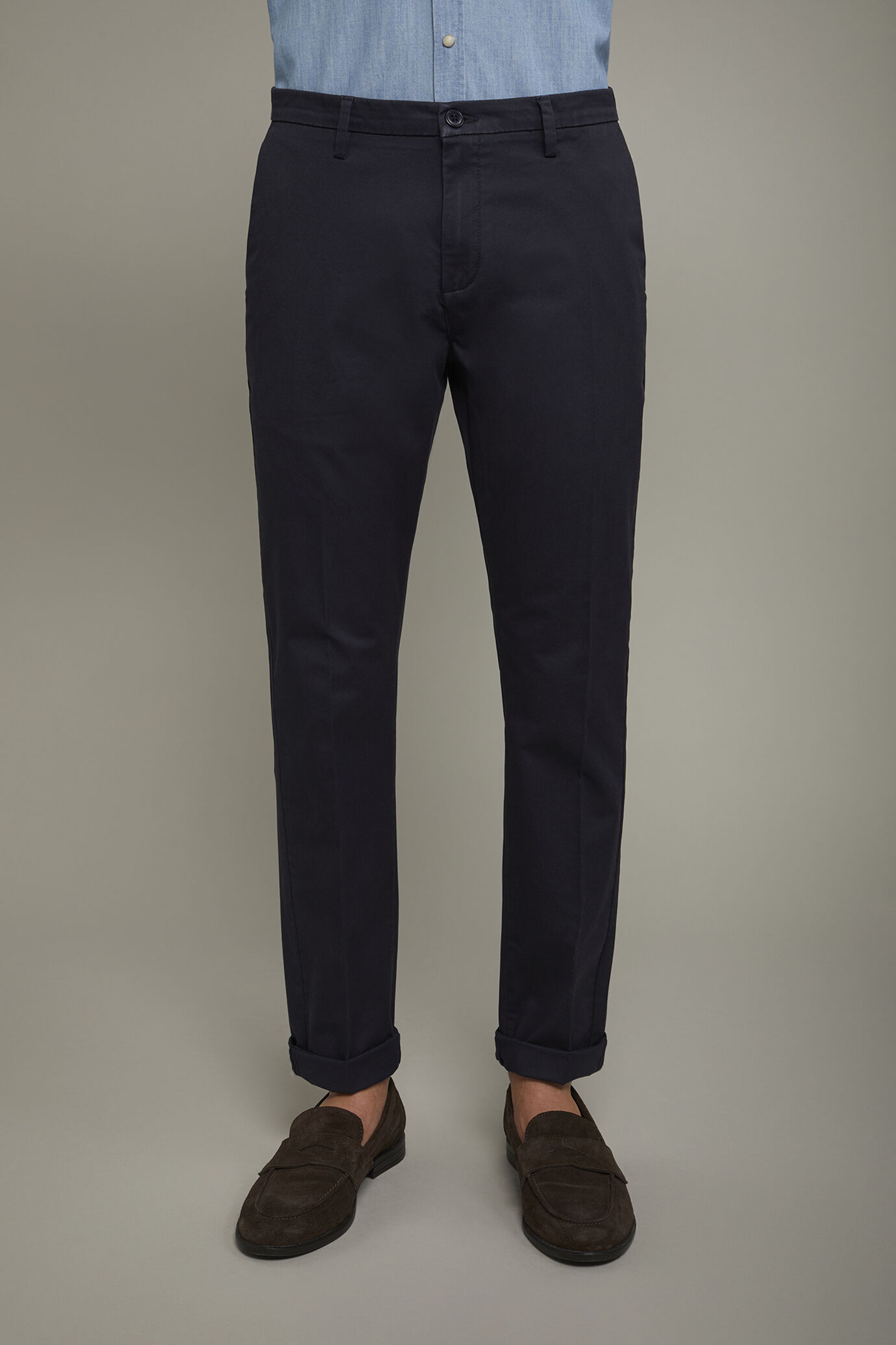 Pantalon chino classique pour homme en tissu serg&eacute; stretch coupe parfaite image number 3