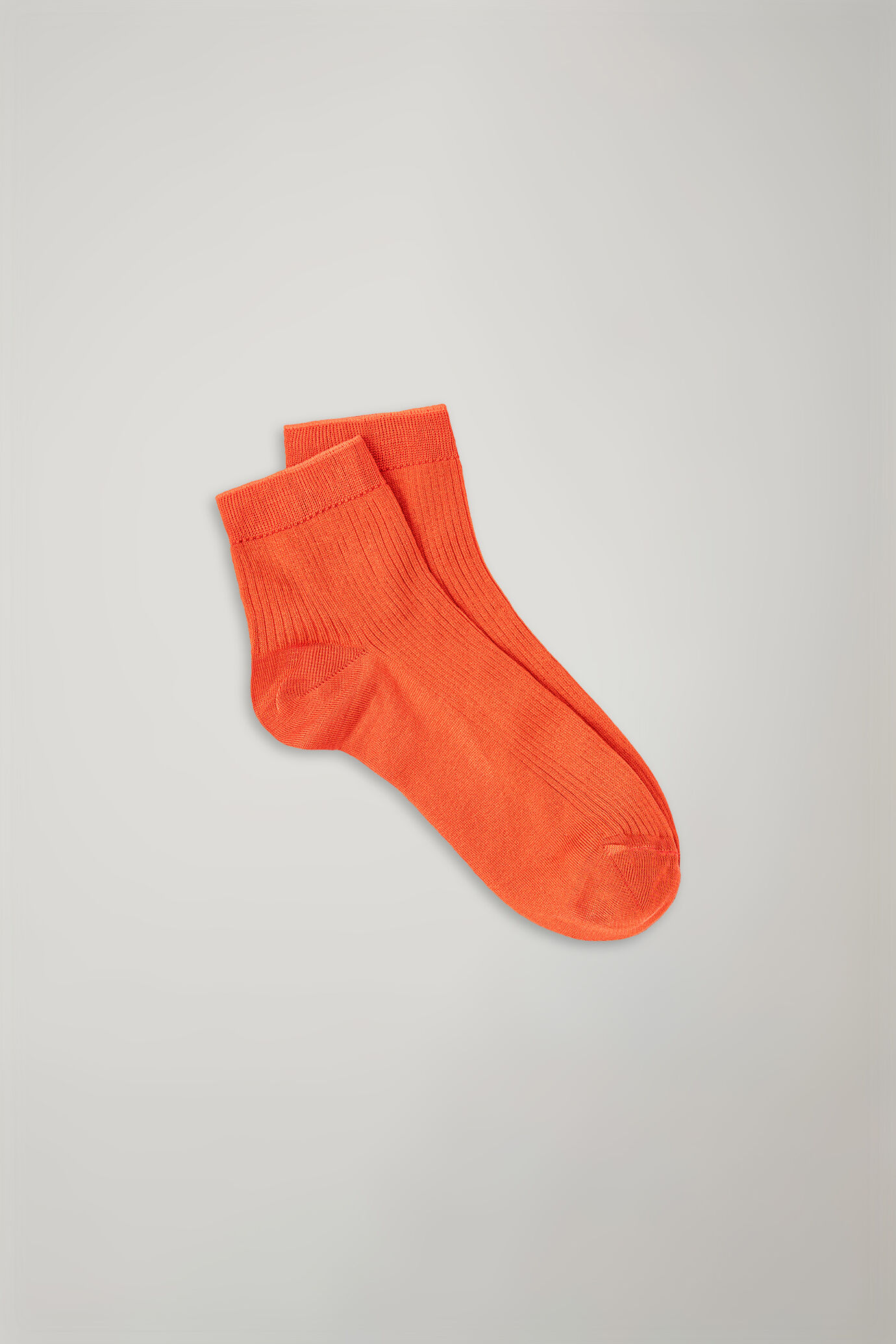 Chaussettes femme à côtes, couleur unie, fabriquées en Italie image number 0