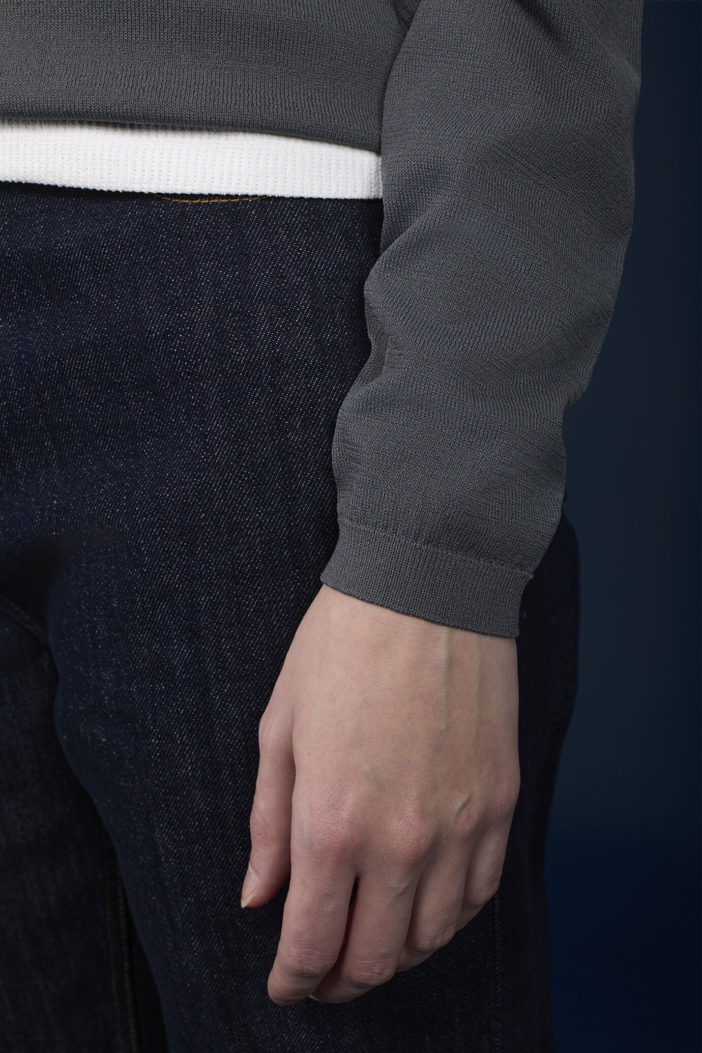 Women's long-sleeved crew-neck top image number 3