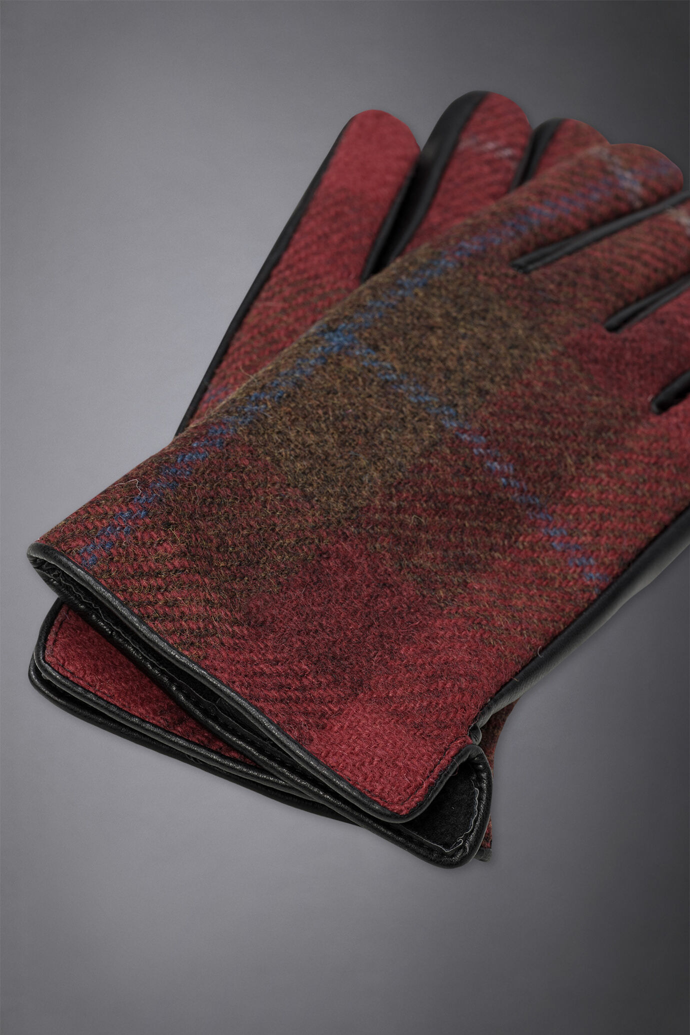 Women's tartan gloves with a pure wool backhand image number 1