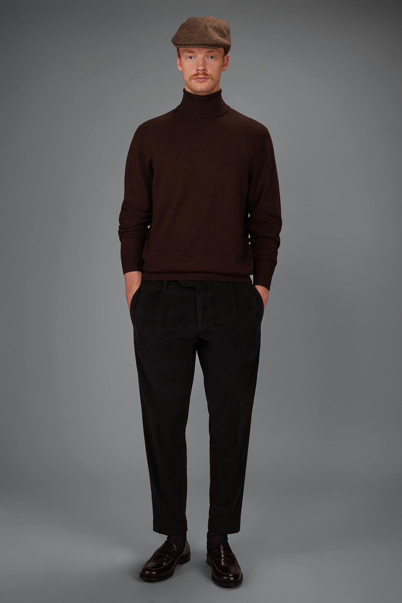 Maglia uomo dolcevita in misto lana e cotone regular fit image number 0