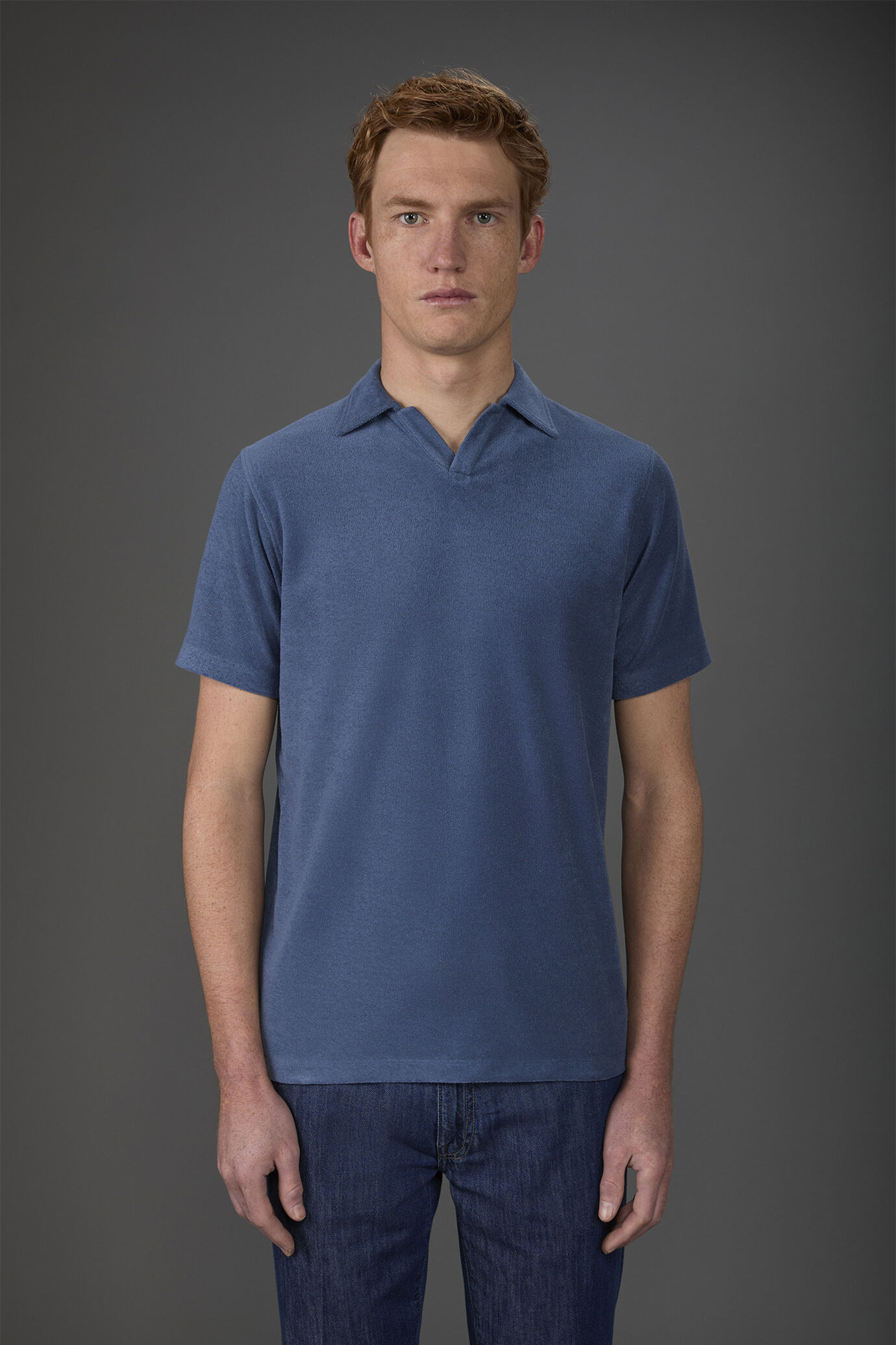 Men's short-sleeved polo shirt in a sponge fabric with derby collar