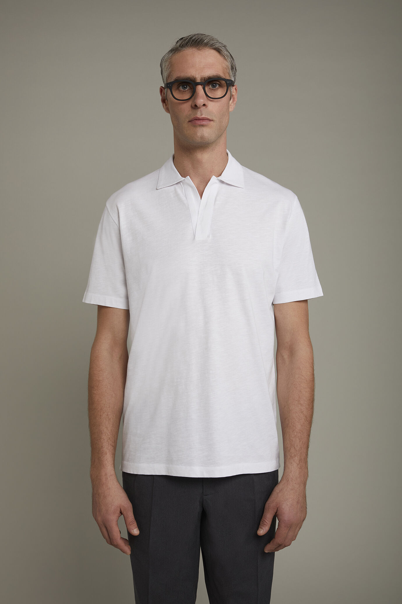 Kurzärmeliges Herren-Poloshirt mit knopflosem Derby-Kragen aus reiner Baumwolle in normaler Passform