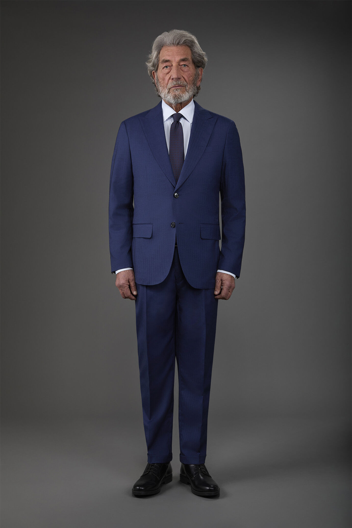 Single-breasted men's suit with single-pleat trousers in iridescent effect herringbone design fabric image number 1
