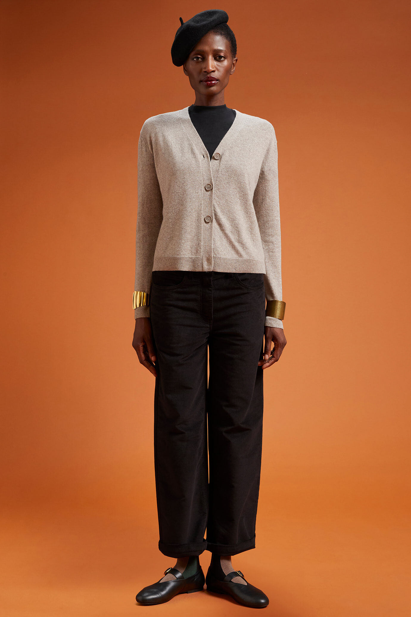Damen-Strickjacke mit Rundhalsausschnitt aus 100 % Kaschmir in normaler Passform image number 1