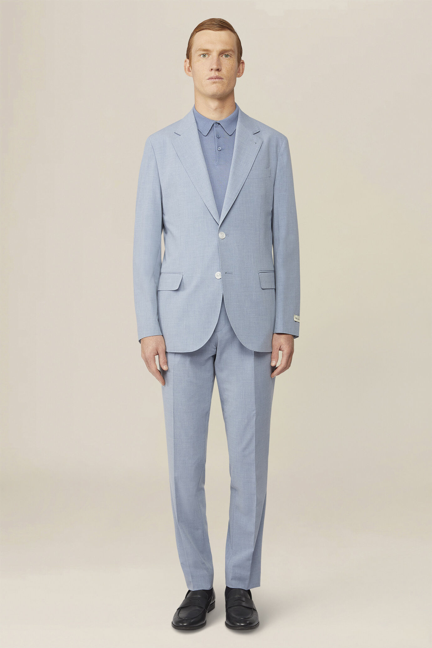 Single-breasted men's suit with single-pleat trousers in two-way stretch fabric image number 1