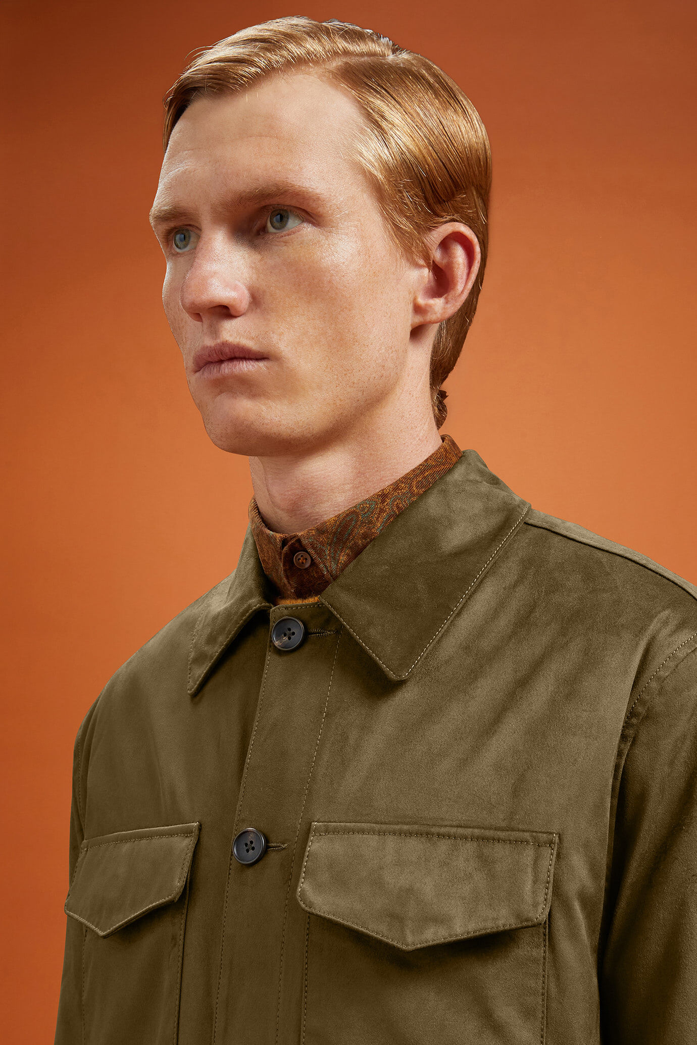 Leicht gefütterte Jacke aus Wildlederimitat in normaler Passform image number 4