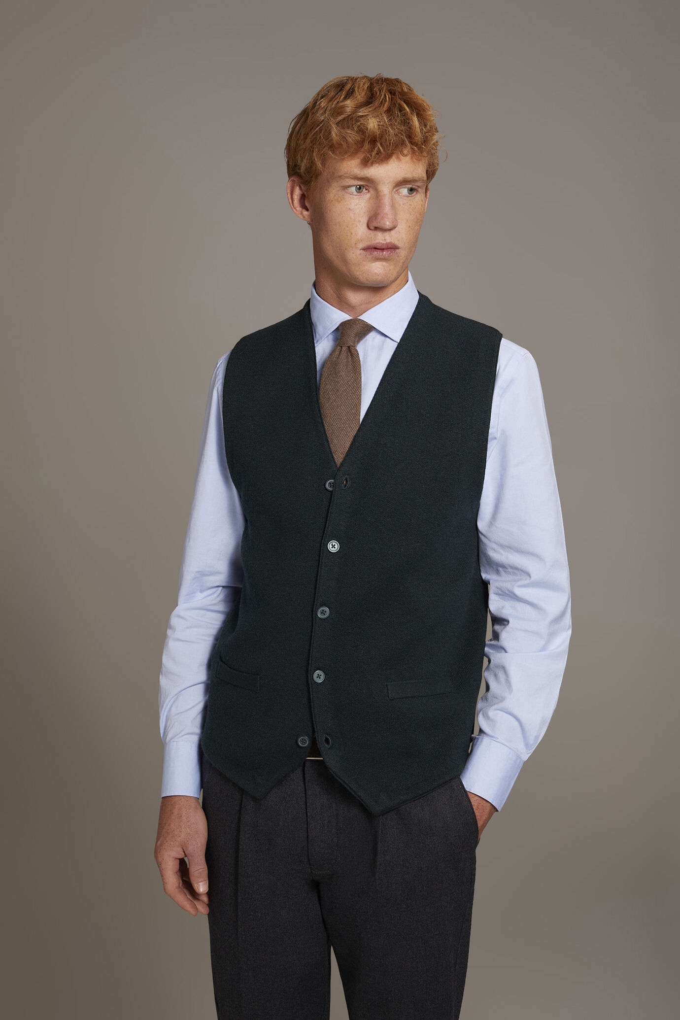 Gilet classico a maglia scollo a V misto lana image number 1