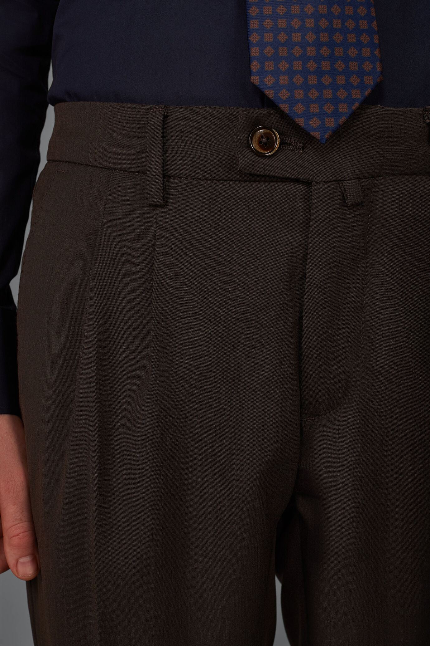 Pantaloni uomo con doppia pince image number 2