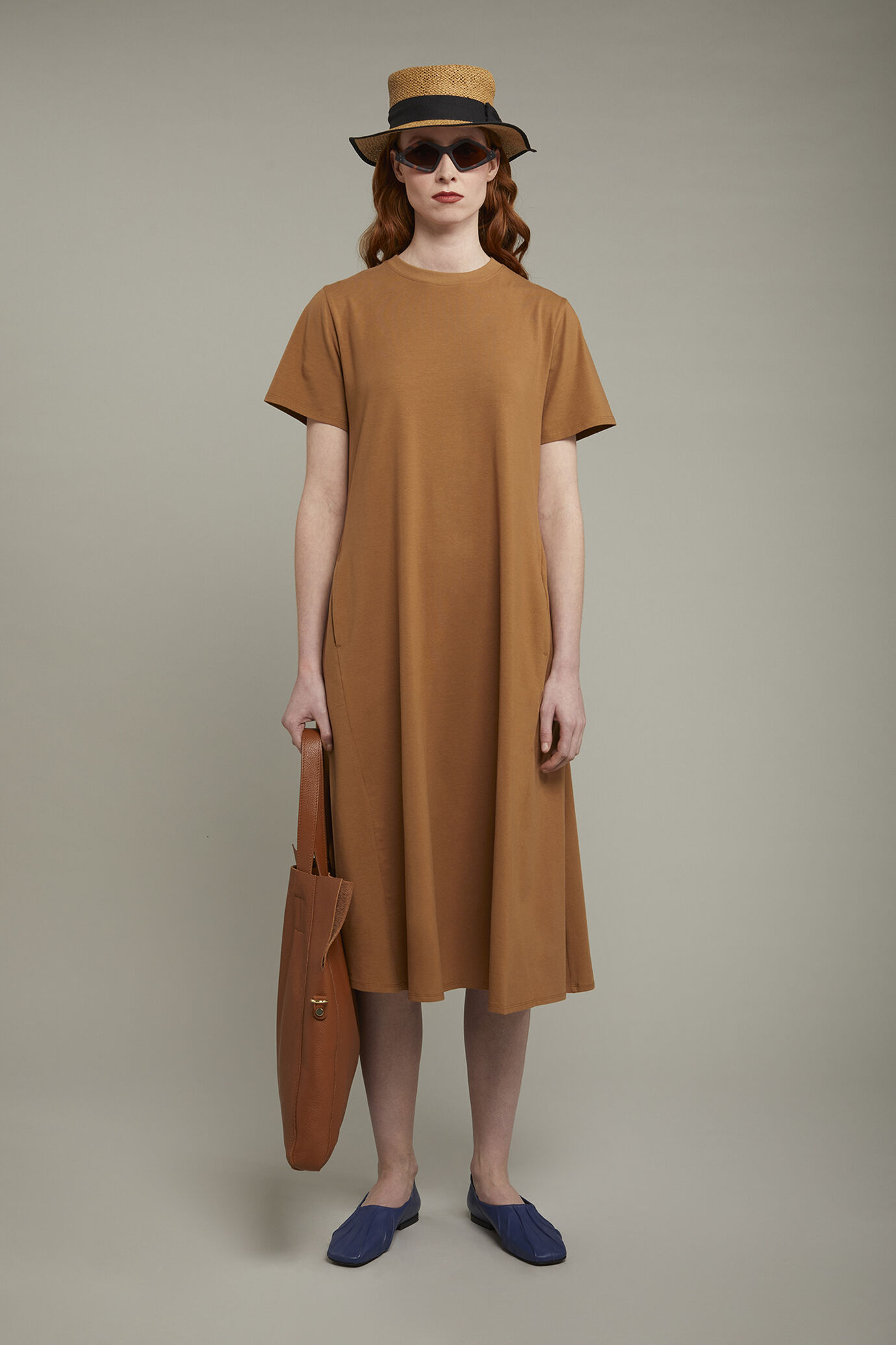 Midikleid mit Rundhalsausschnitt und kurzen Ärmeln aus Stretch-Baumwolljersey in normaler Passform image number 0