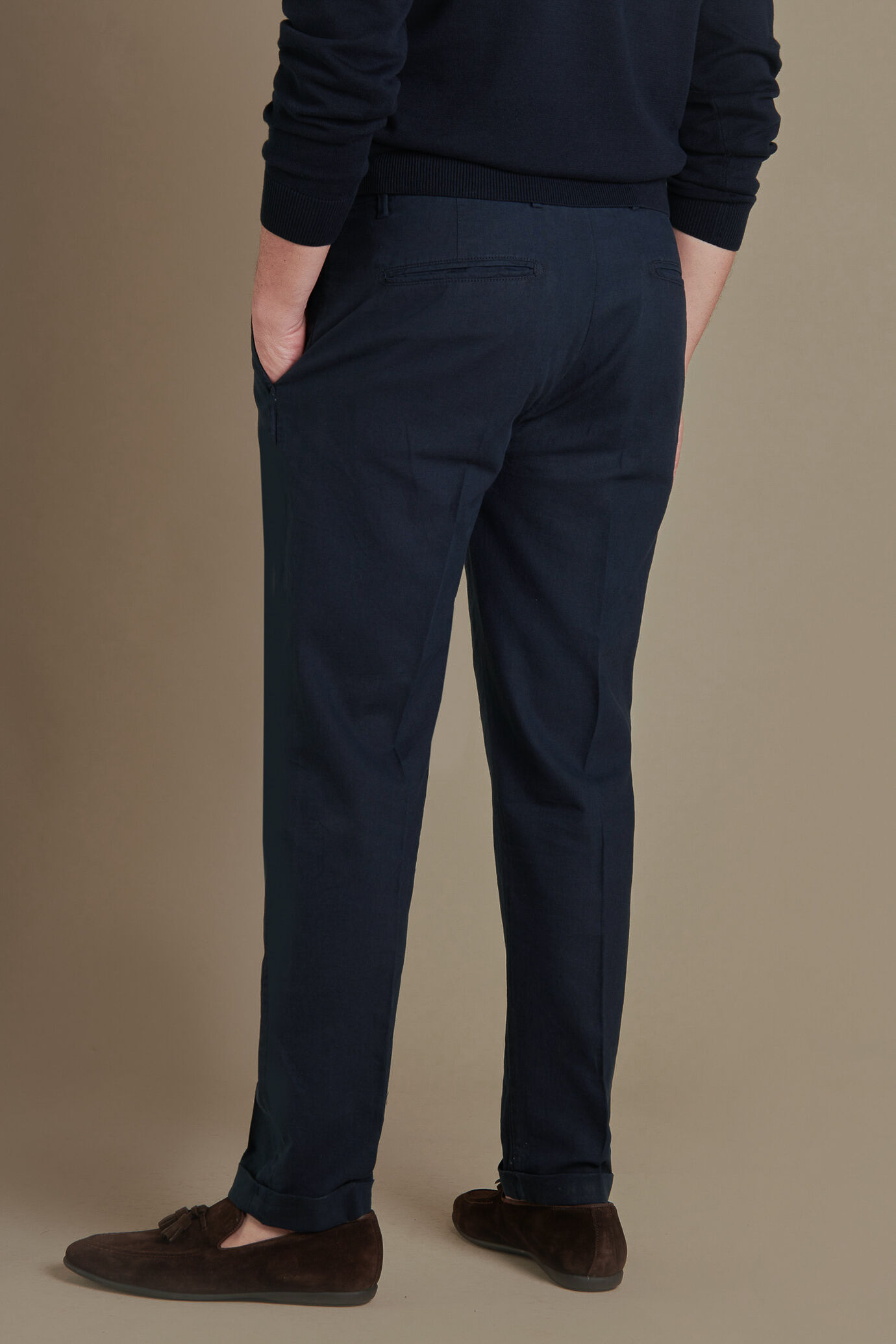 Pantalone uomo chino misto lino con doppia pinces image number 2
