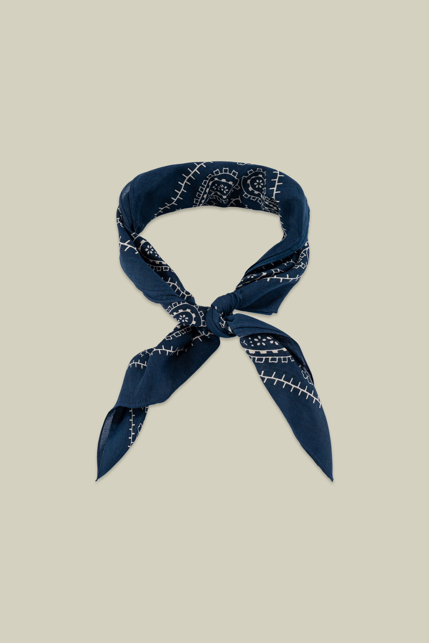 Herrenschal mit auff&auml;lligem Makromuster image number 2