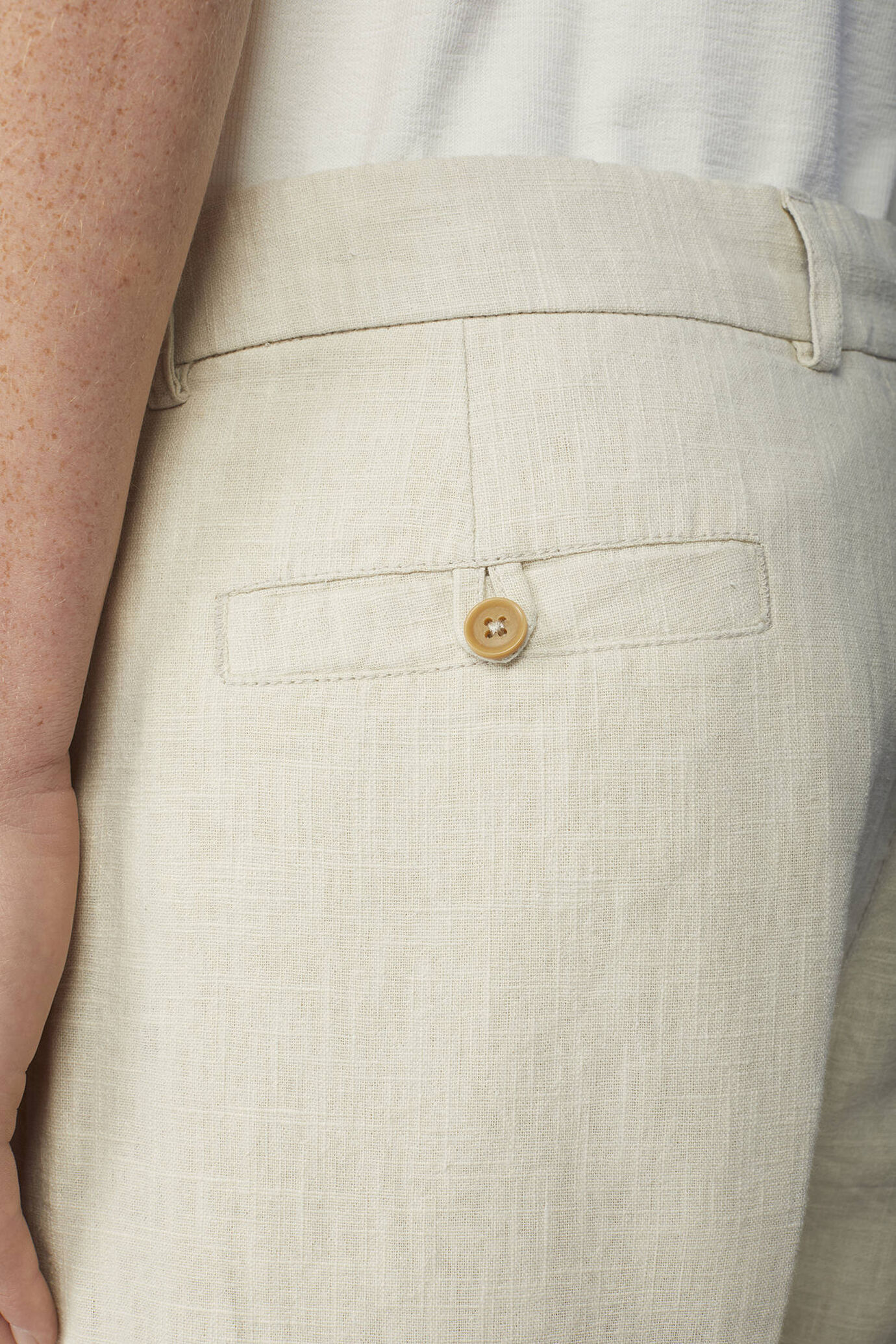 Men's tailored trousers in ramie and cotton with turn-ups, comfort fit image number 3