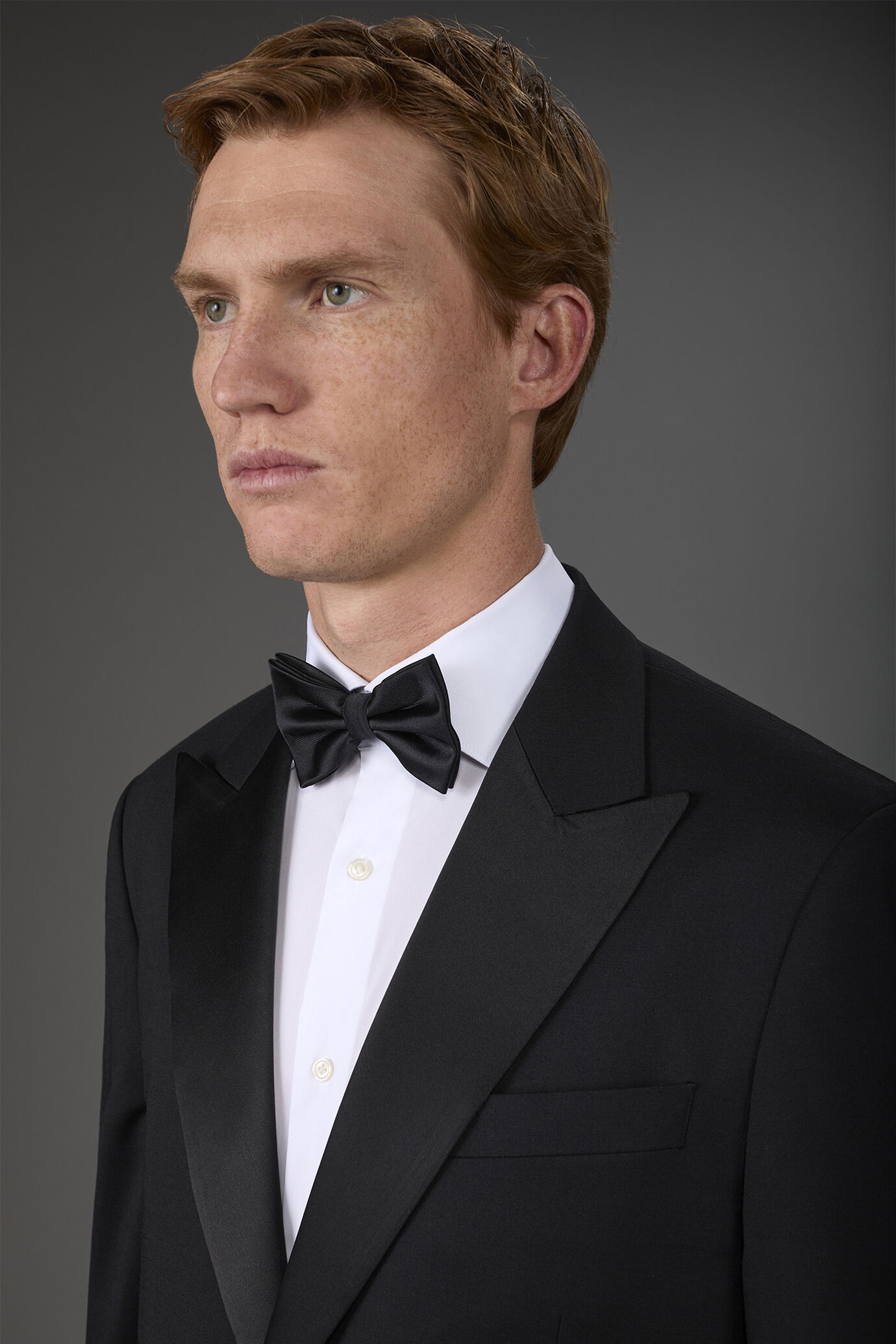 Men's regular fit classic wool blend dinner suit image number 2