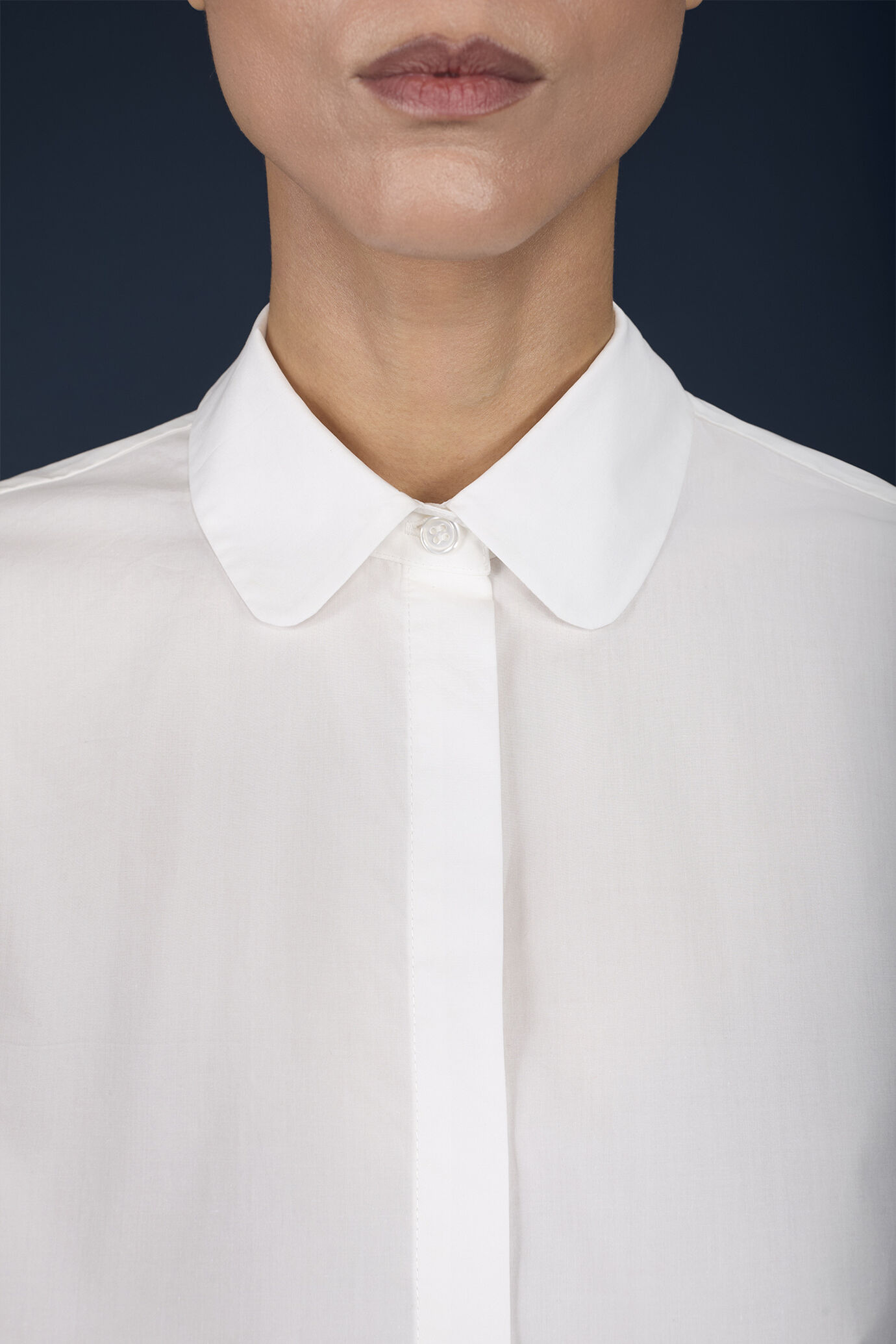 Camicia donna classica con collo bebé tinta unita image number 2
