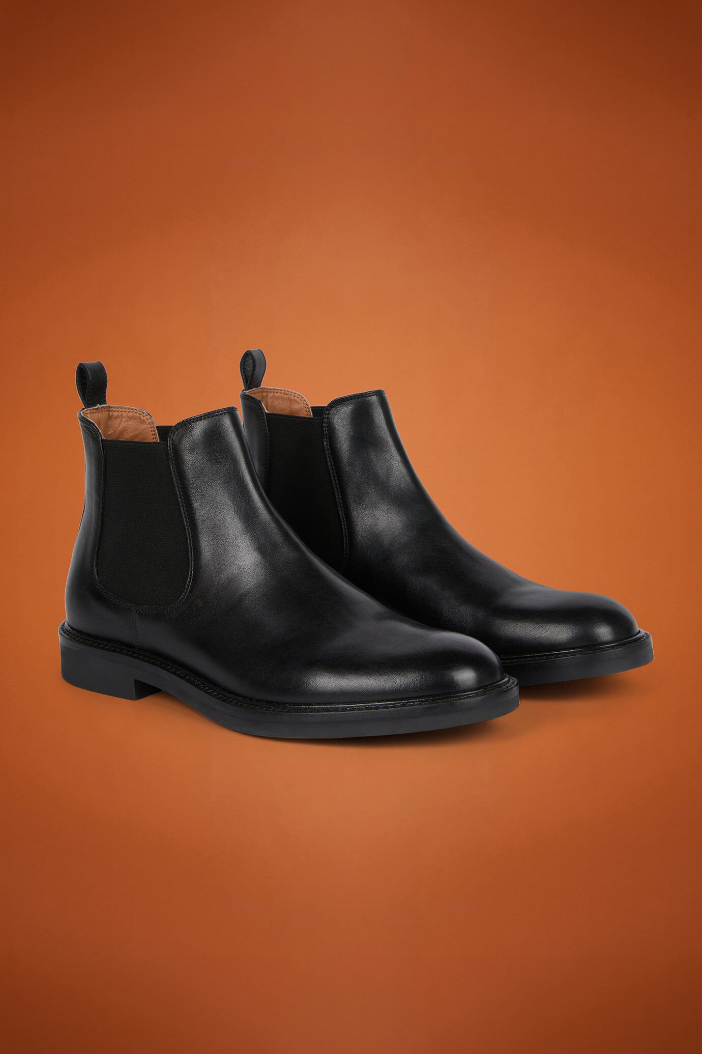 Men's Chelsea boots in 100% genuine leather with rubber soles image number 1