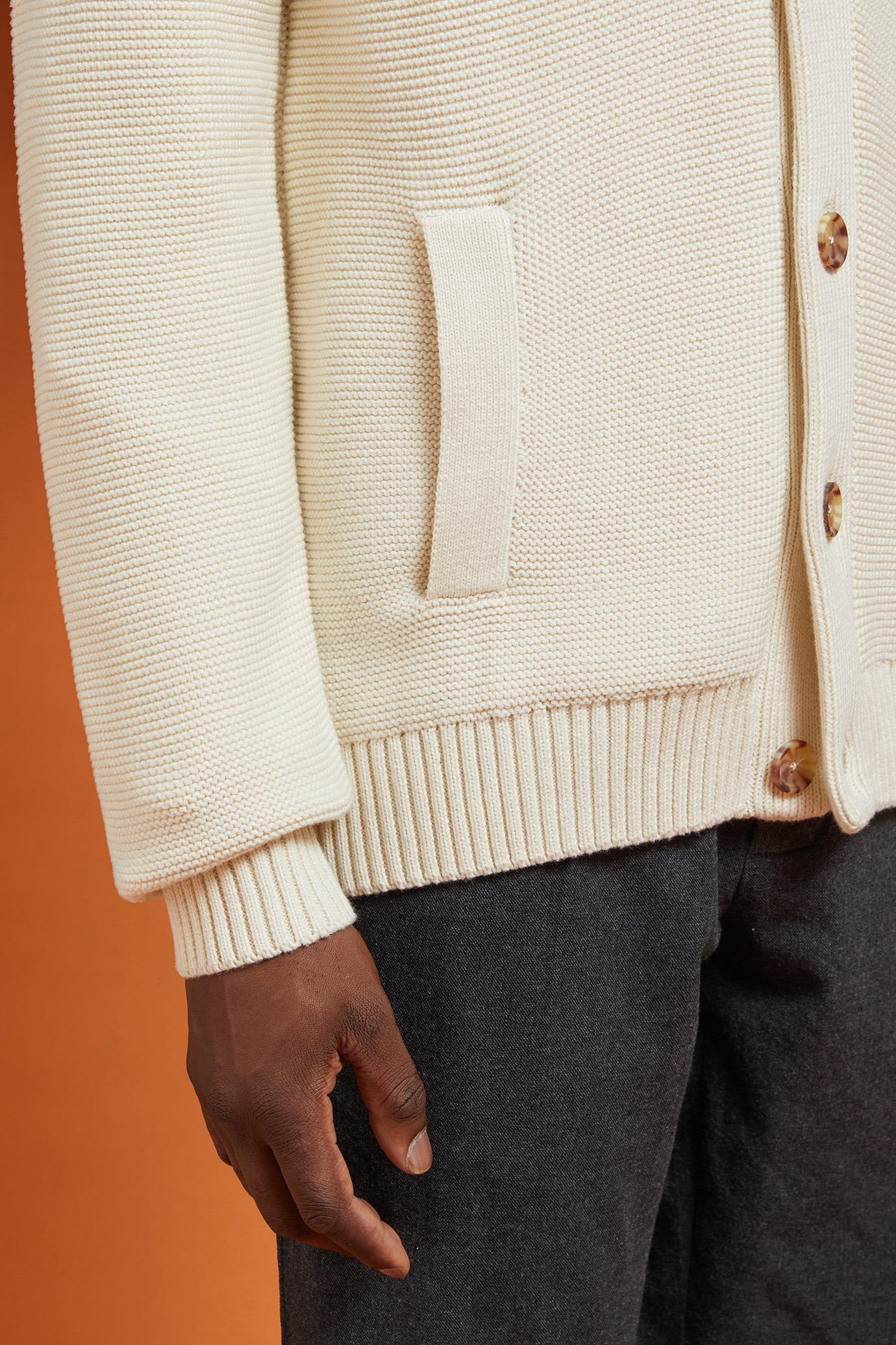 Herren-Strickjacke mit Schalkragen aus 100 % Baumwolle in normaler Passform image number 2