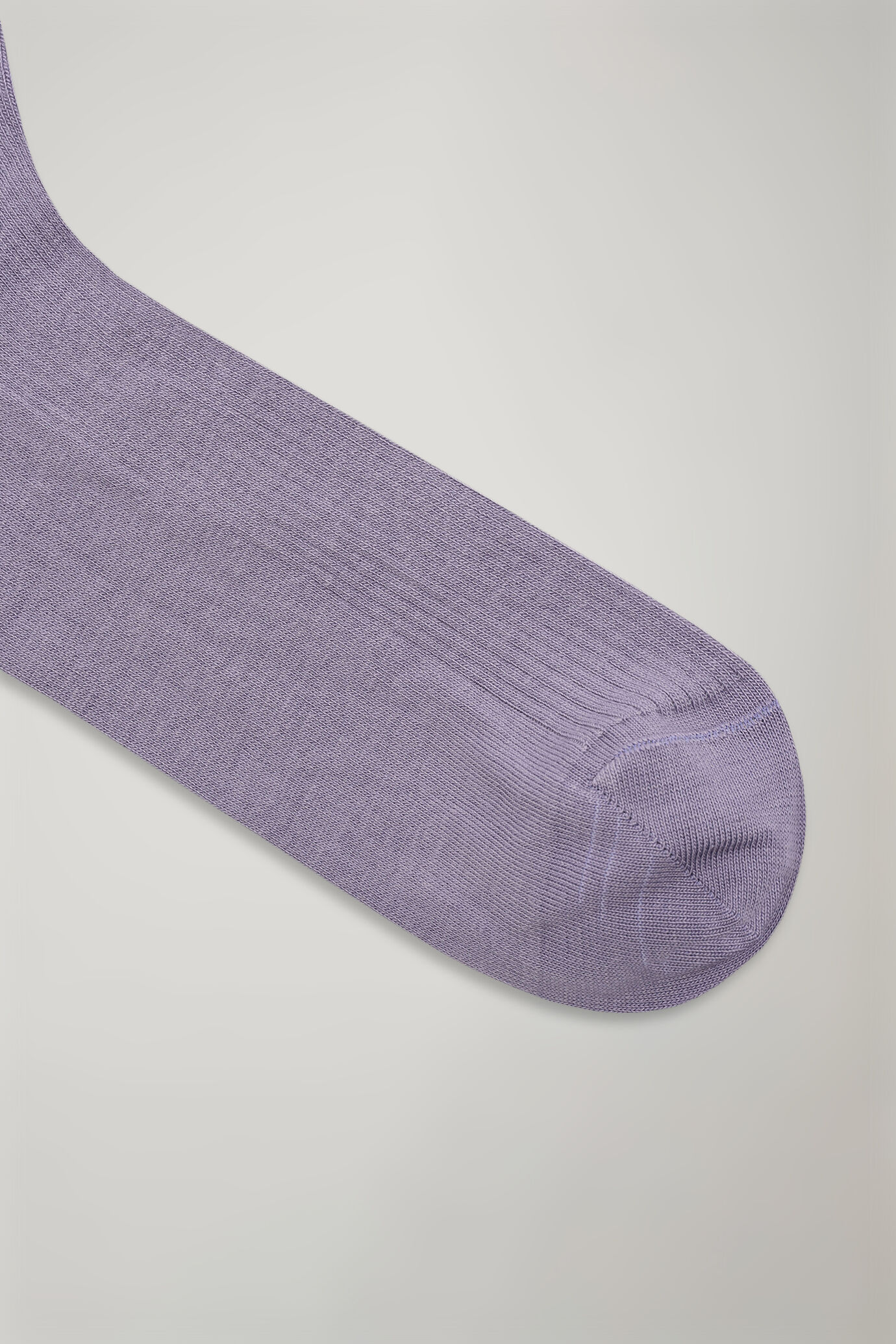Men&rsquo;s long sock in solid color ribbed knit image number 1