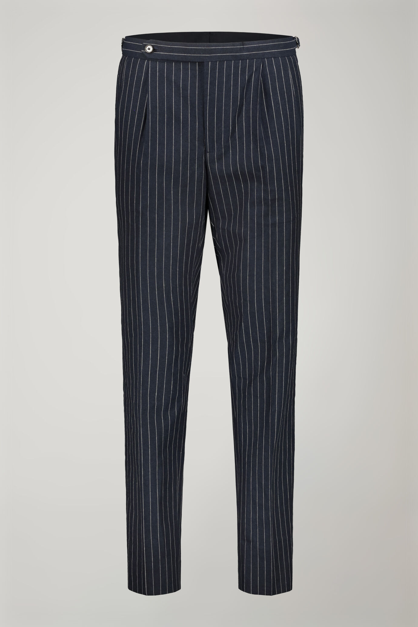 Pantalon homme classique à double pince en lin et coton avec motif à fines rayures coupe régulière image number 5