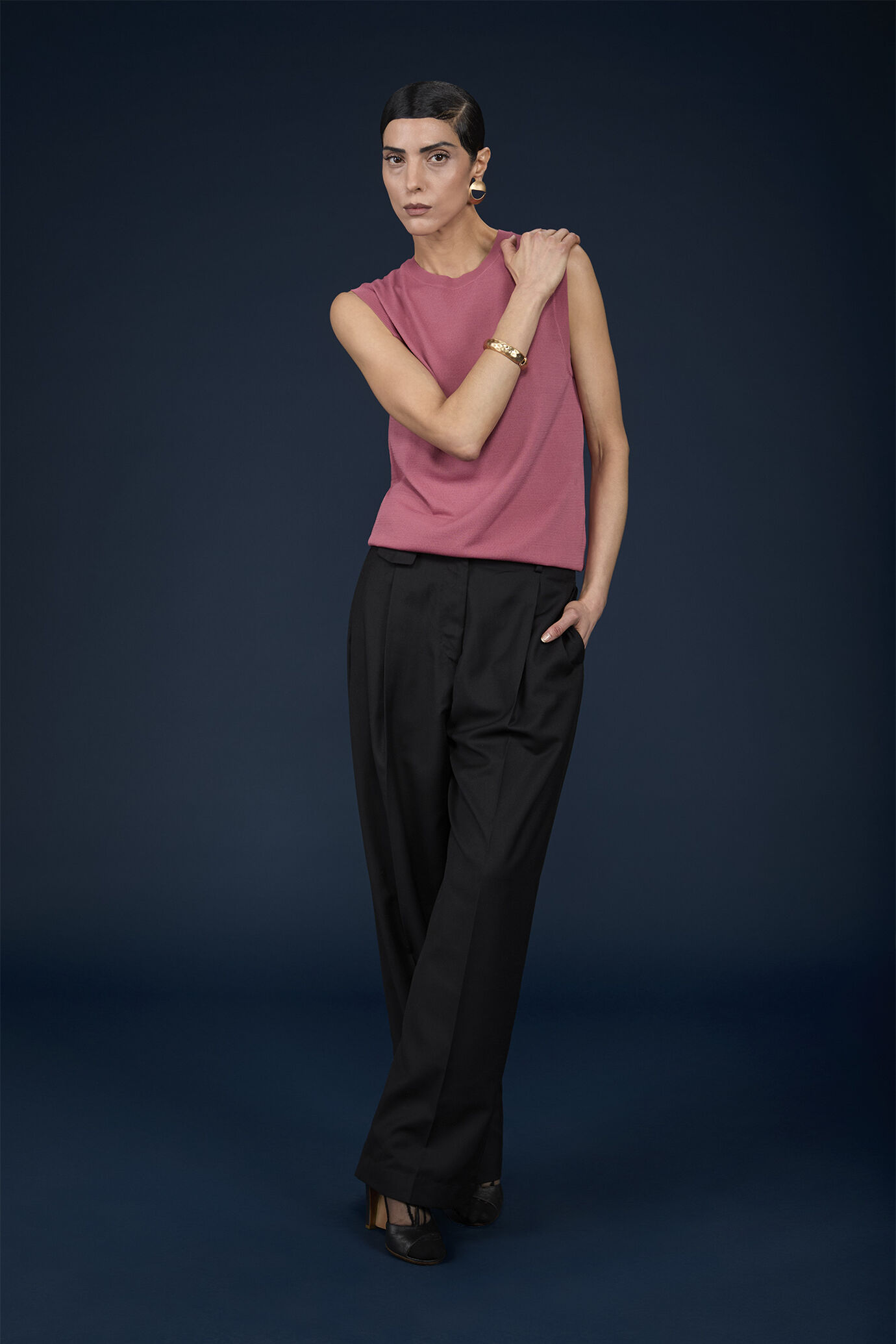 Women's knitted crew-neck waistcoat image number 0