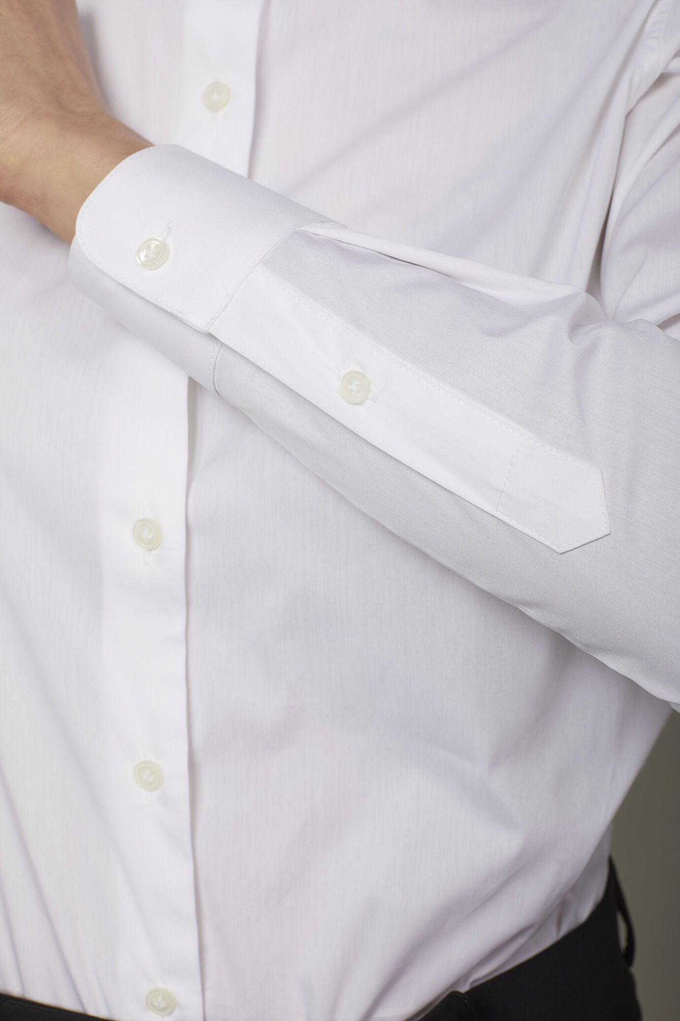 Camicia donna classica in cotone stretch tinta unita image number 4