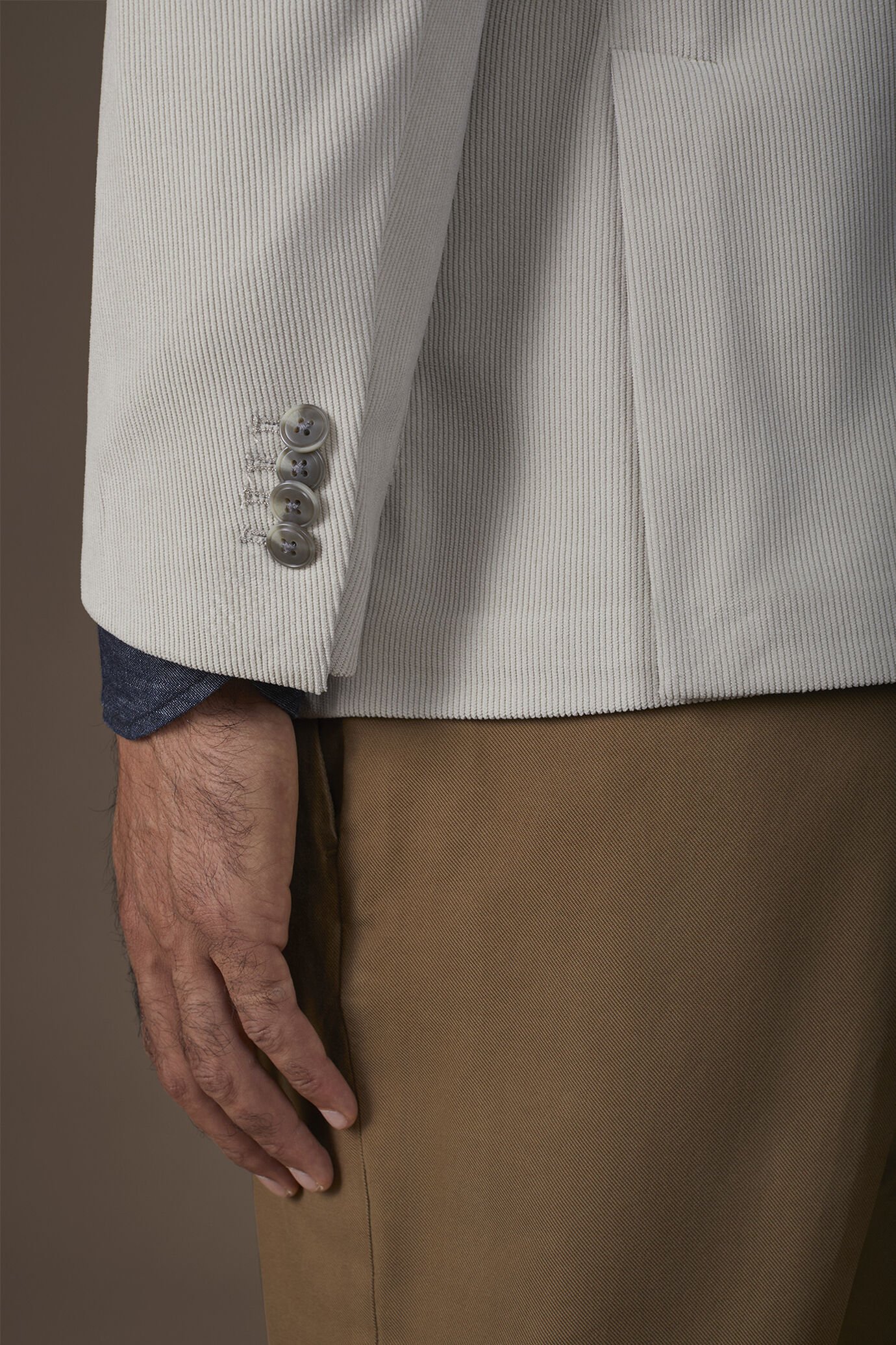 Zweireihige Herrenjacke aus Stoff in Samtoptik reguläre Passform image number 3